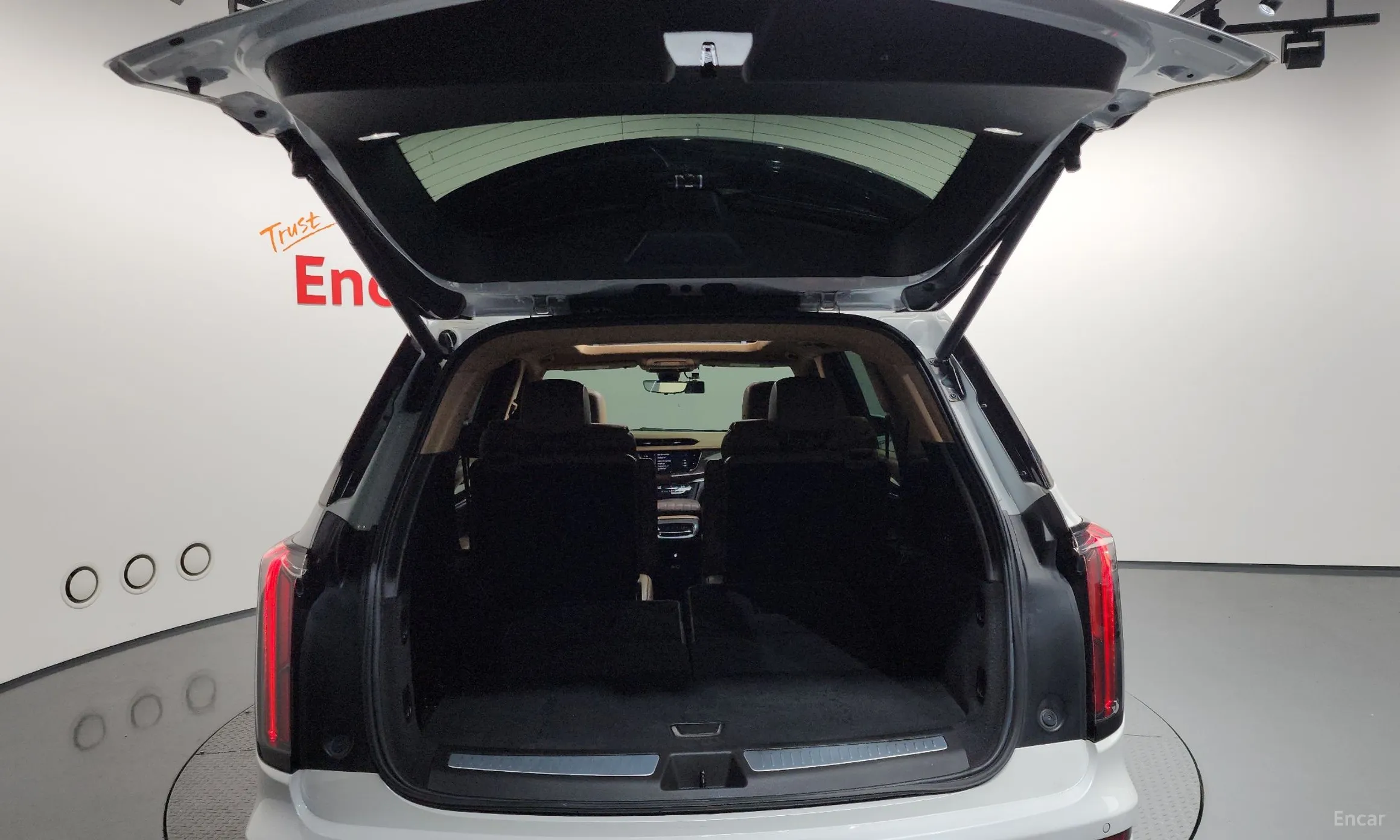 Cadillac XT6 превью 18