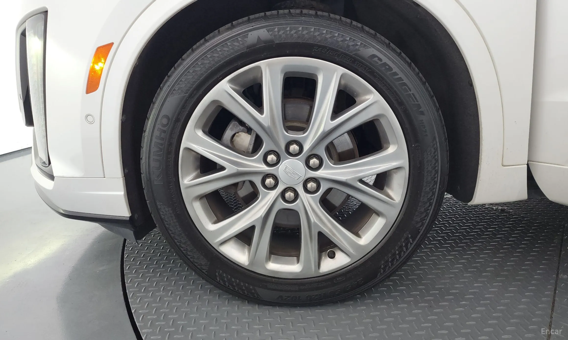 Cadillac XT6 превью 5