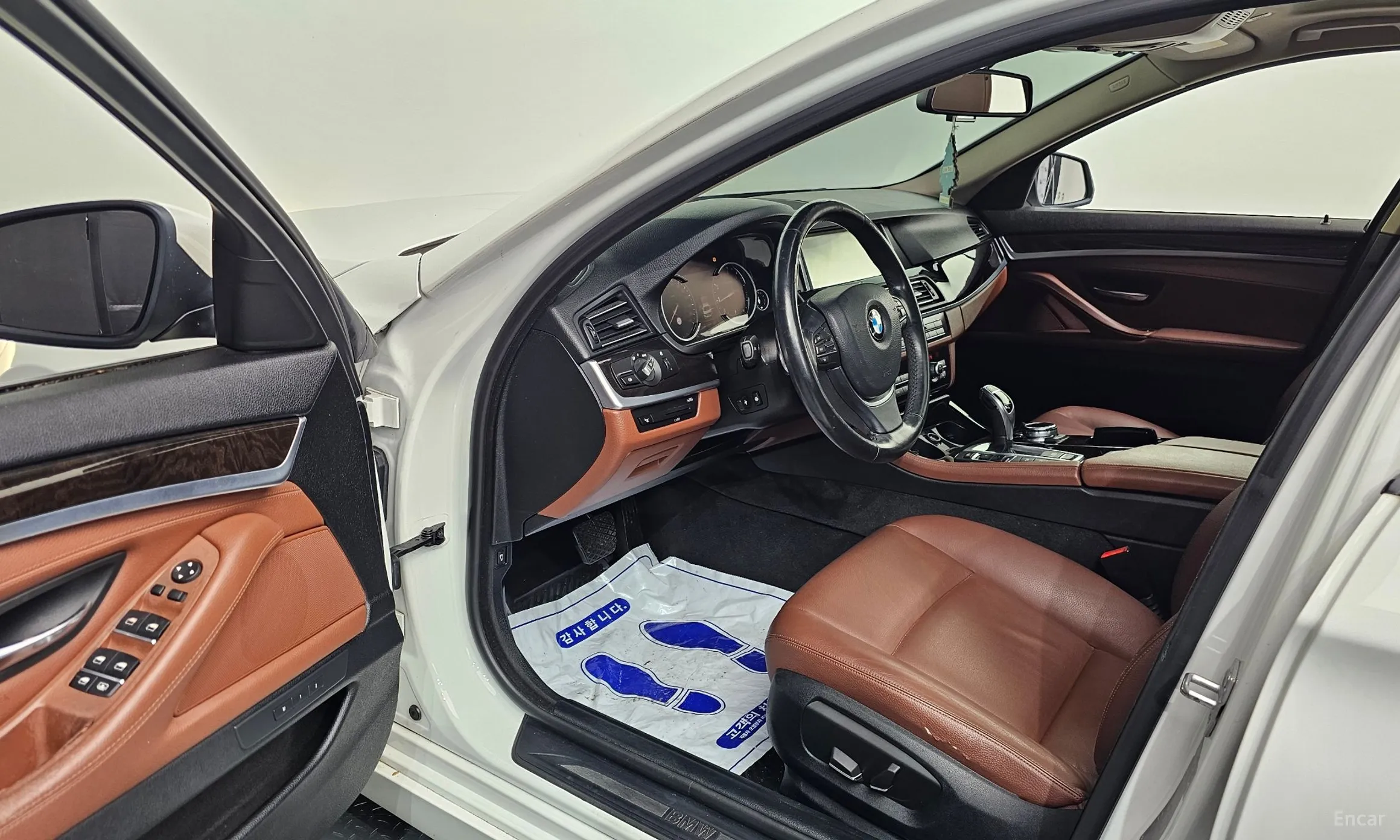 BMW 5 Series (F10) превью 10