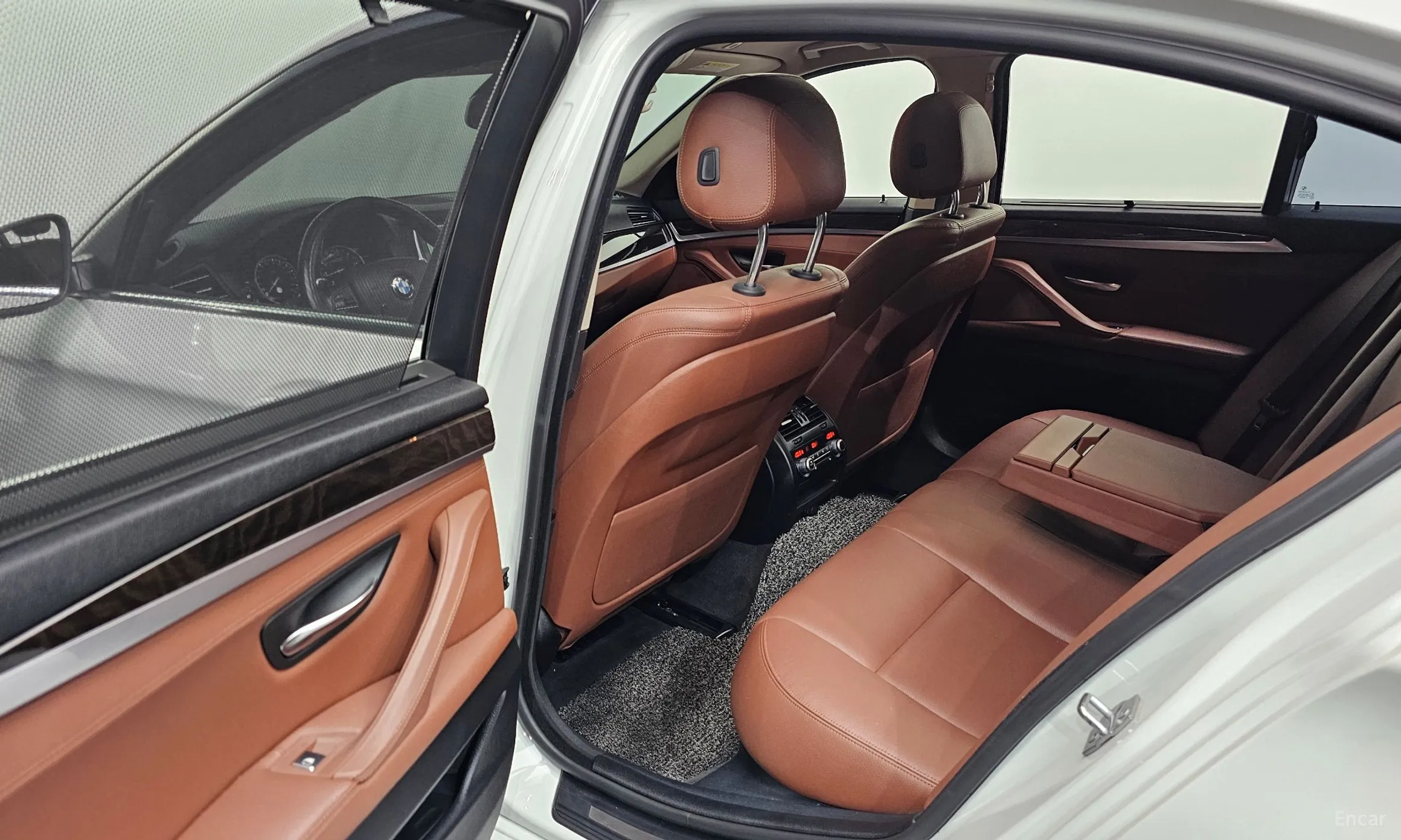 BMW 5 Series (F10) превью 11