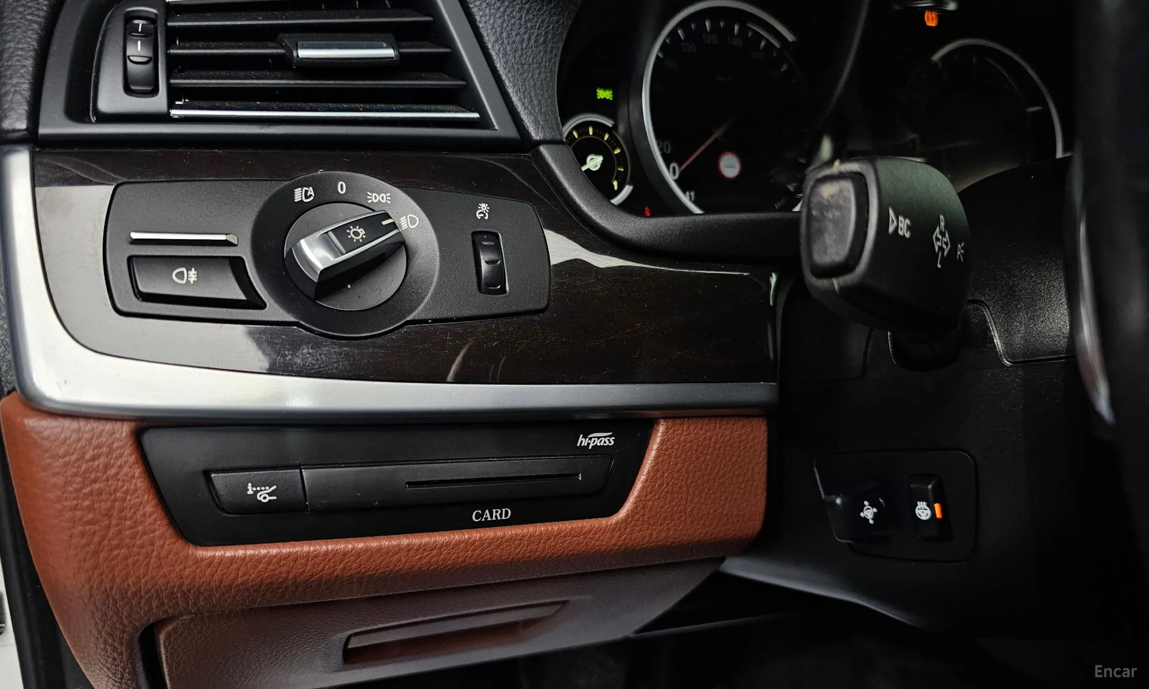 BMW 5 Series (F10) превью 14