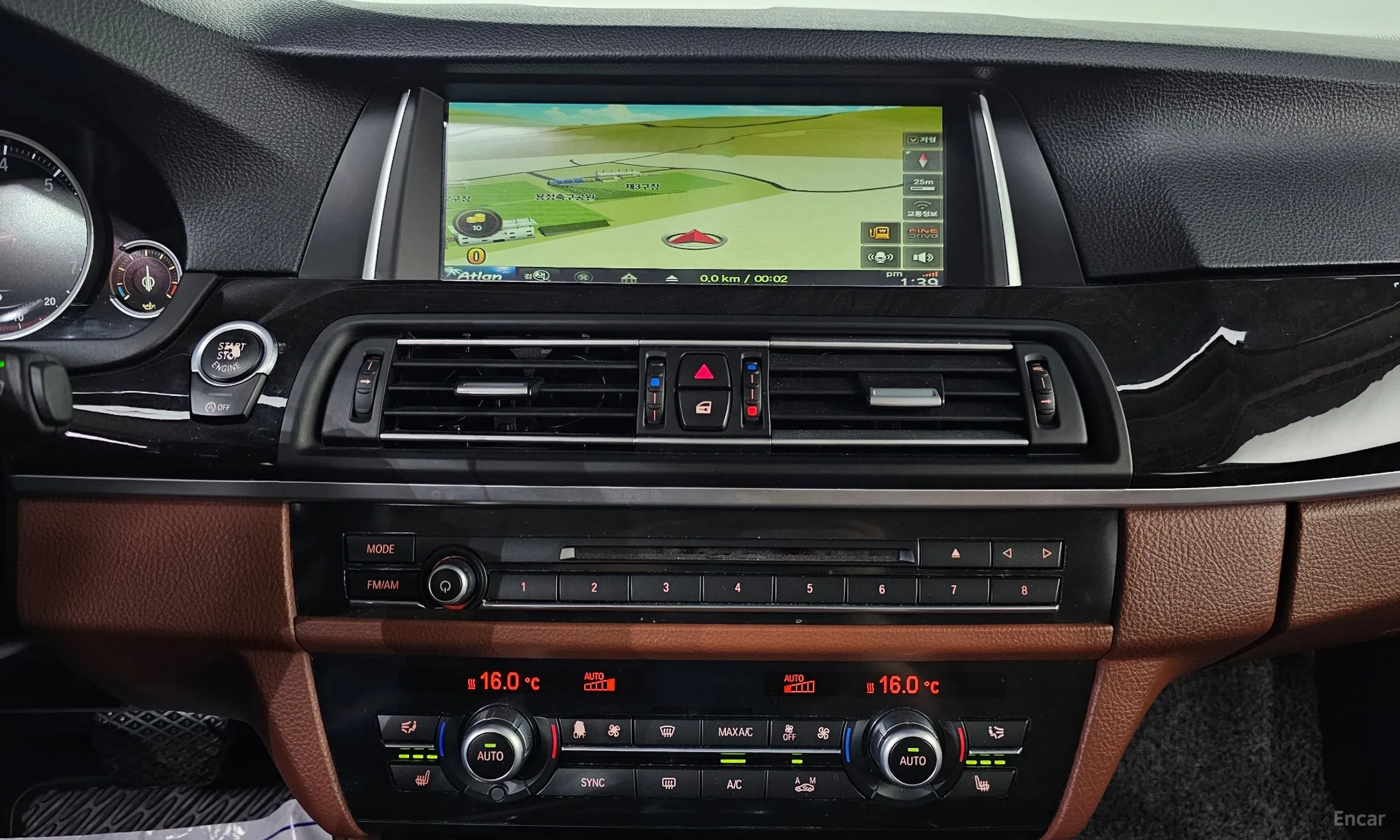 BMW 5 Series (F10) превью 16