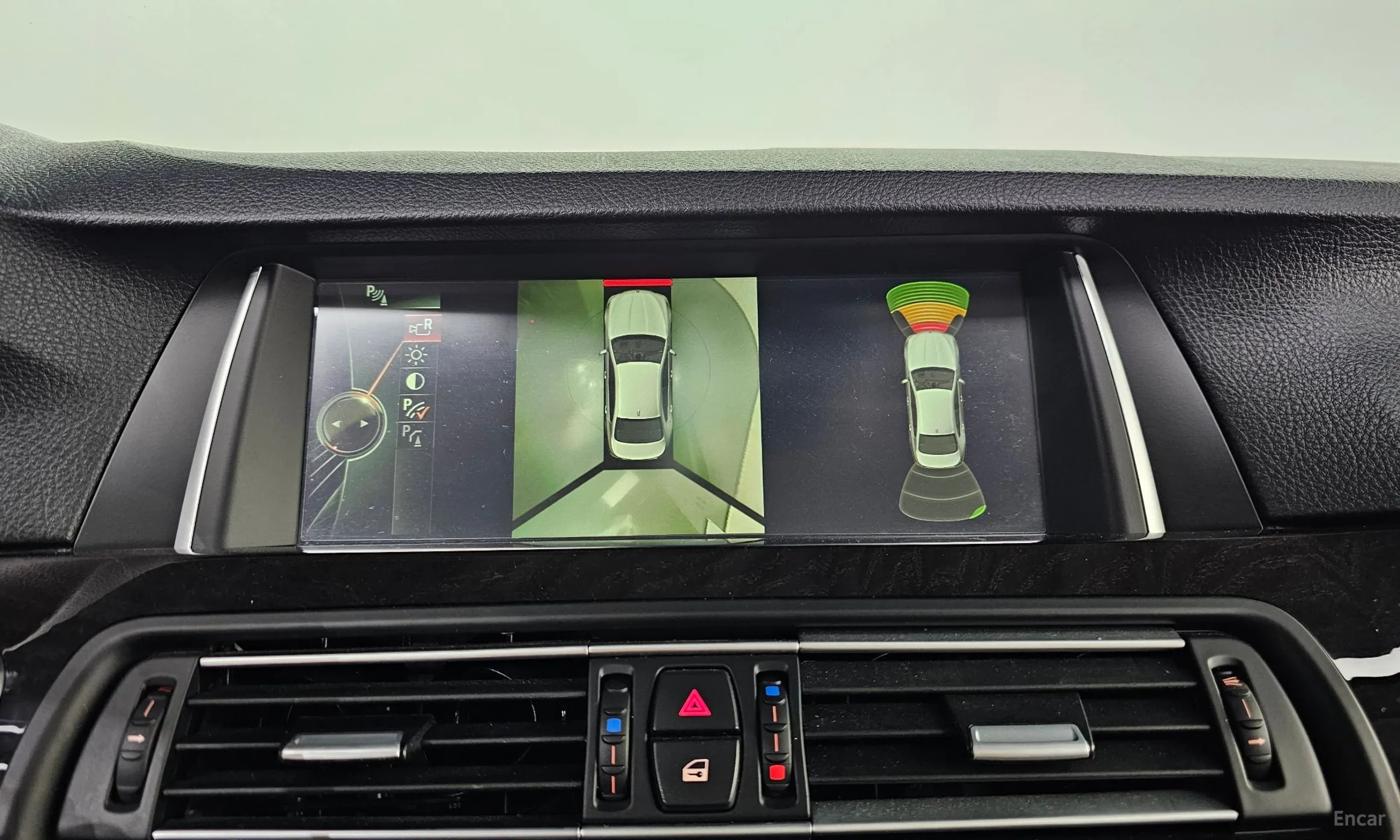 BMW 5 Series (F10) превью 17