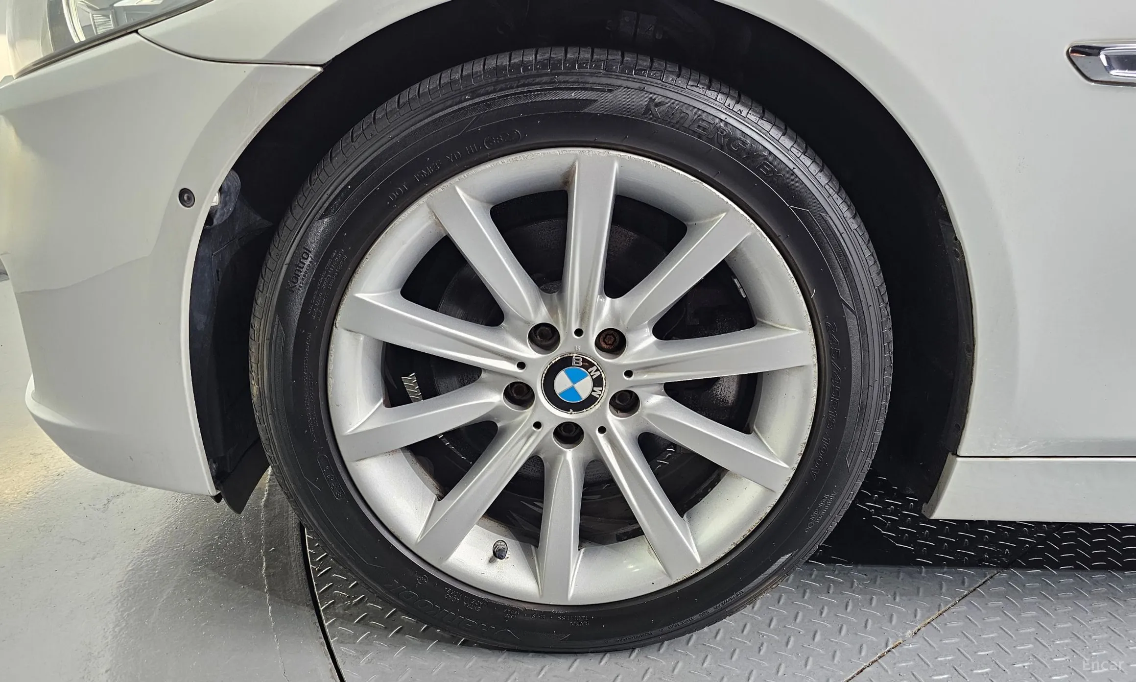 BMW 5 Series (F10) превью 5