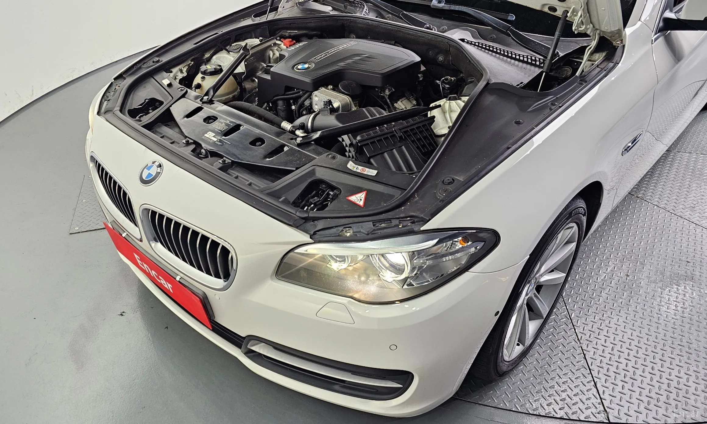 BMW 5 Series (F10) превью 6
