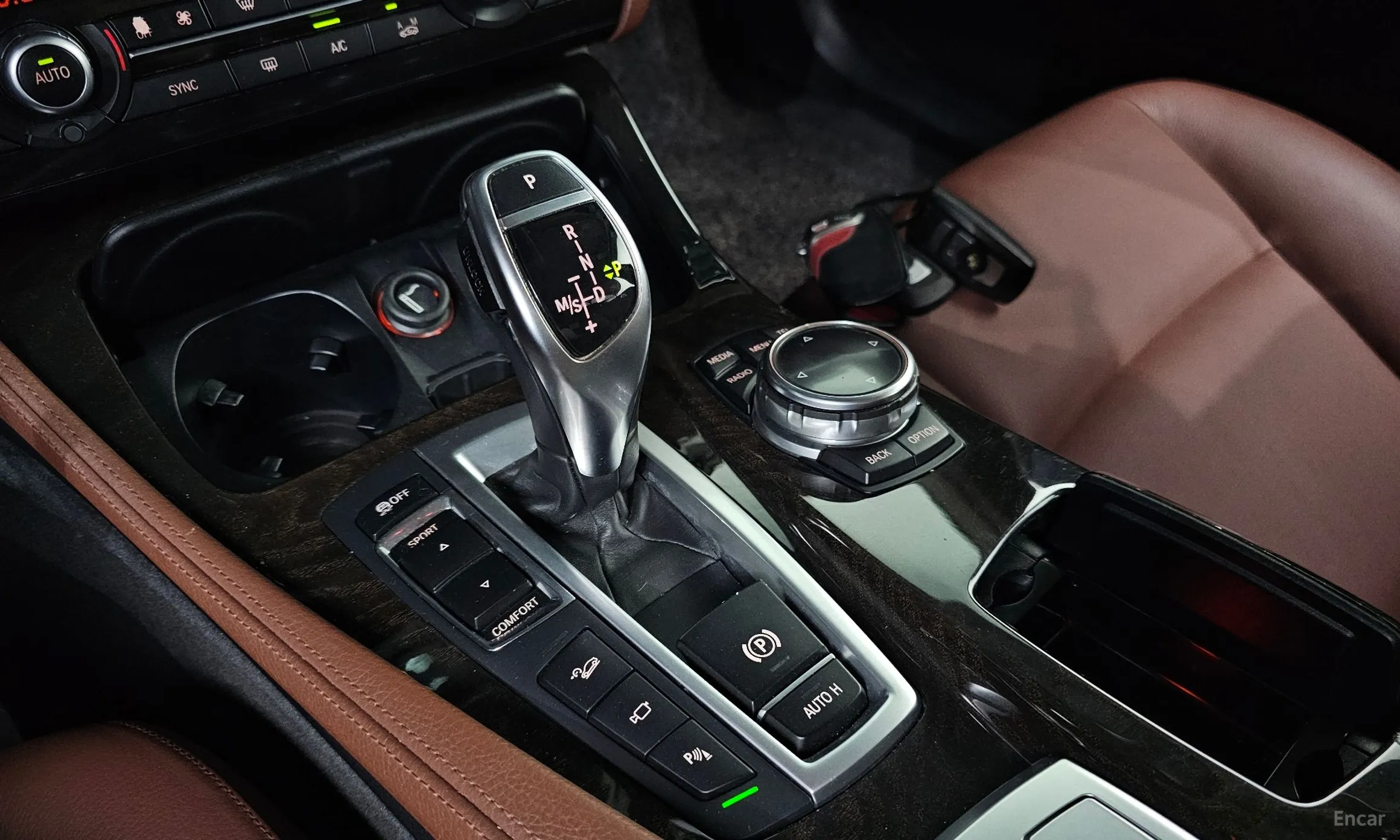 BMW 5 Series (F10) превью 9