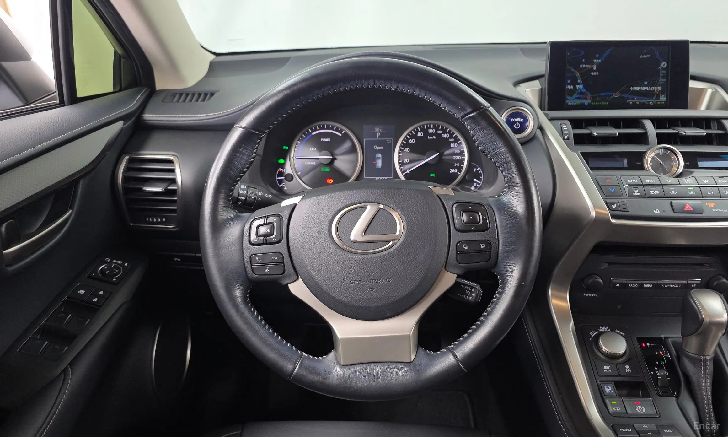 Lexus NX300h превью 13