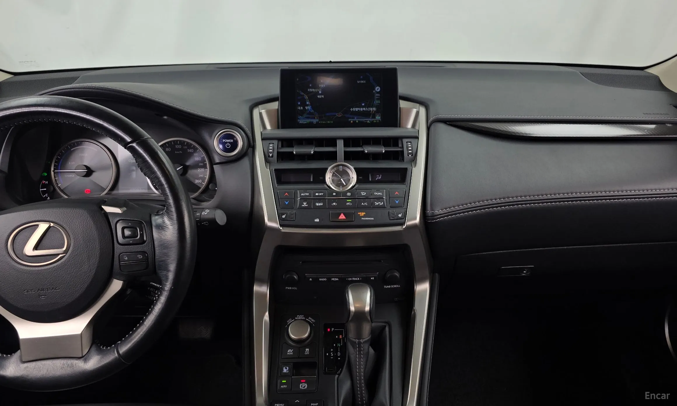 Lexus NX300h превью 14