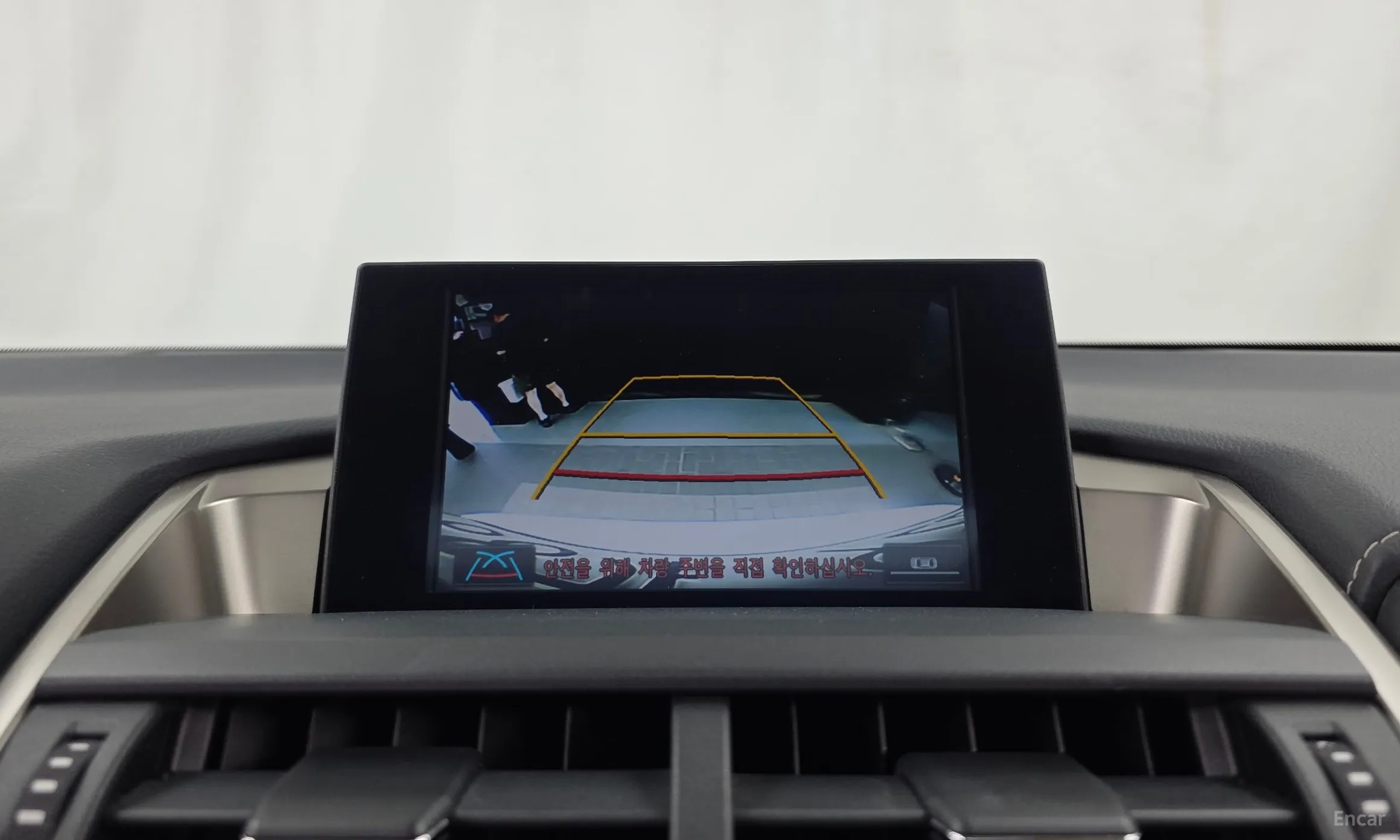 Lexus NX300h превью 15