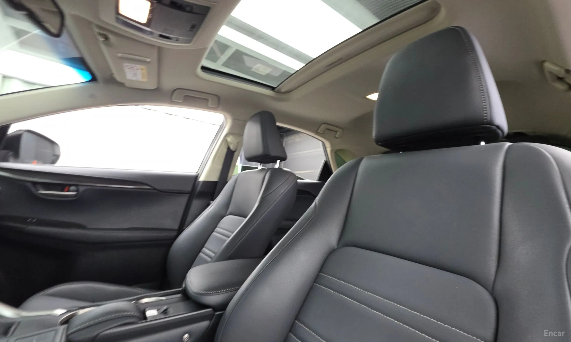 Lexus NX300h превью 19
