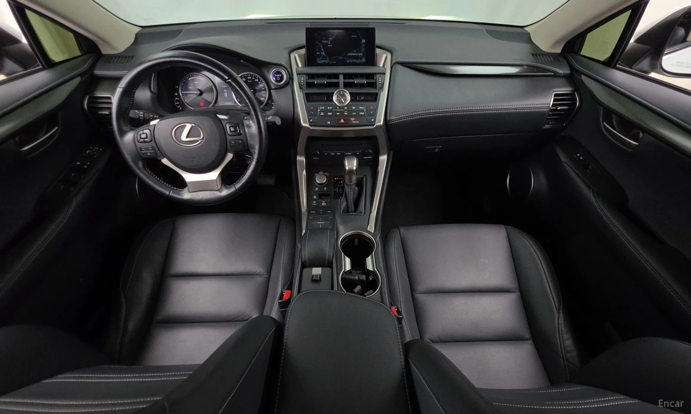 Lexus NX300h превью 7