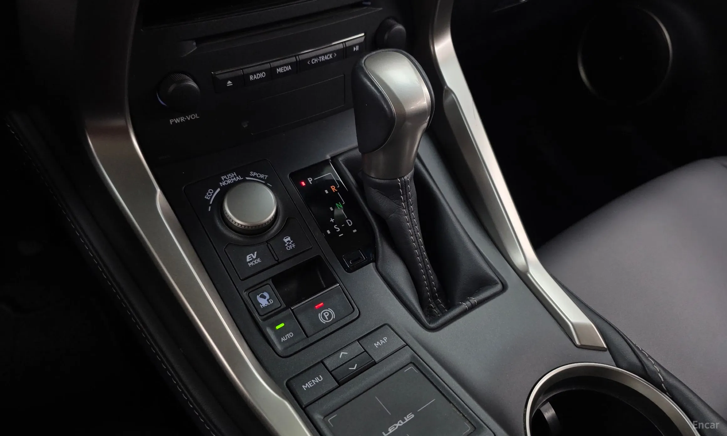Lexus NX300h превью 9