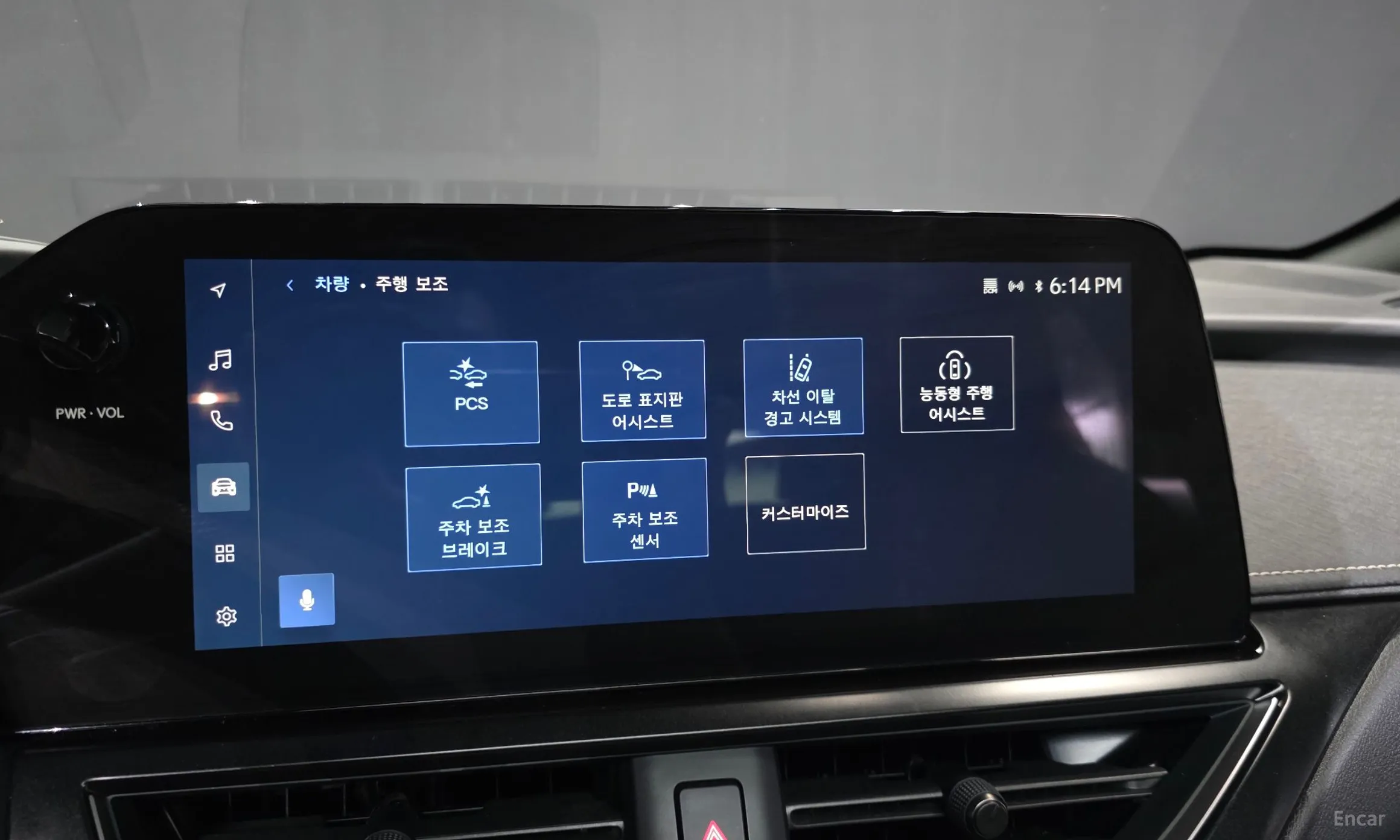 Lexus UX300h превью 17