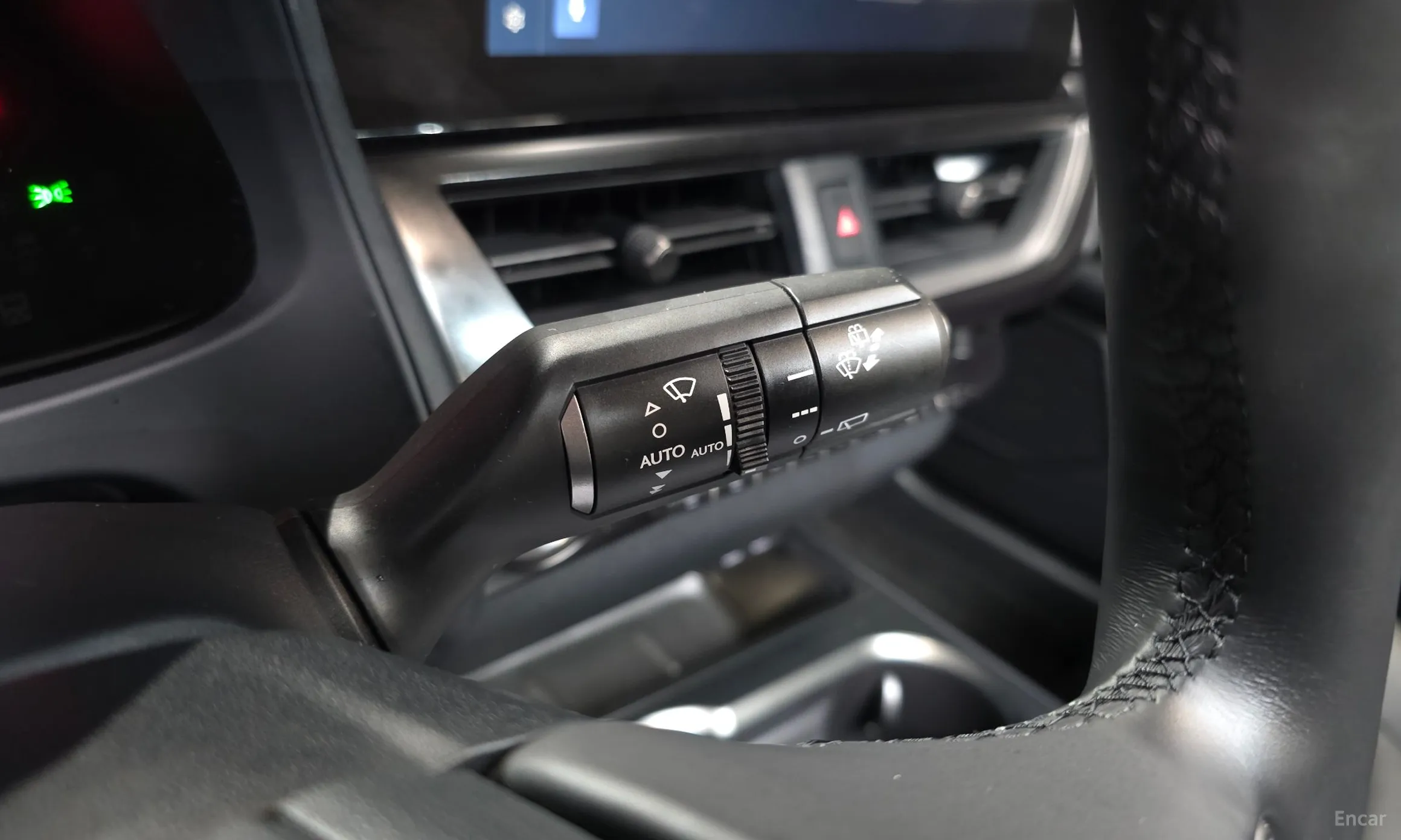 Lexus UX300h превью 18