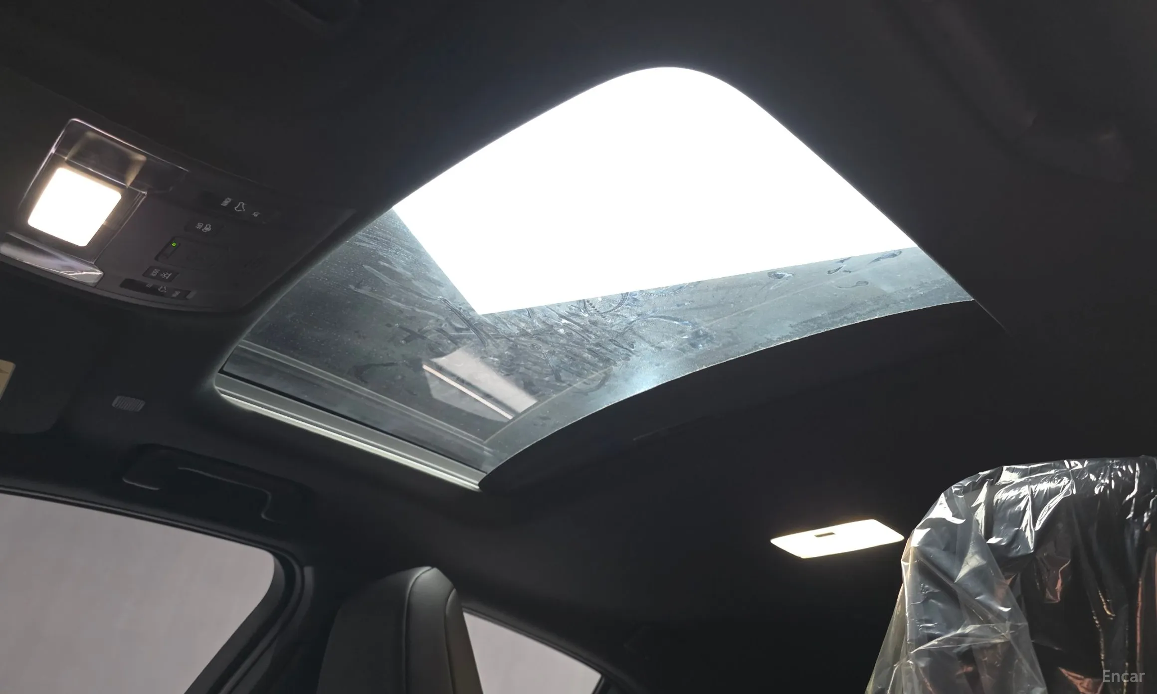 Lexus UX300h превью 19