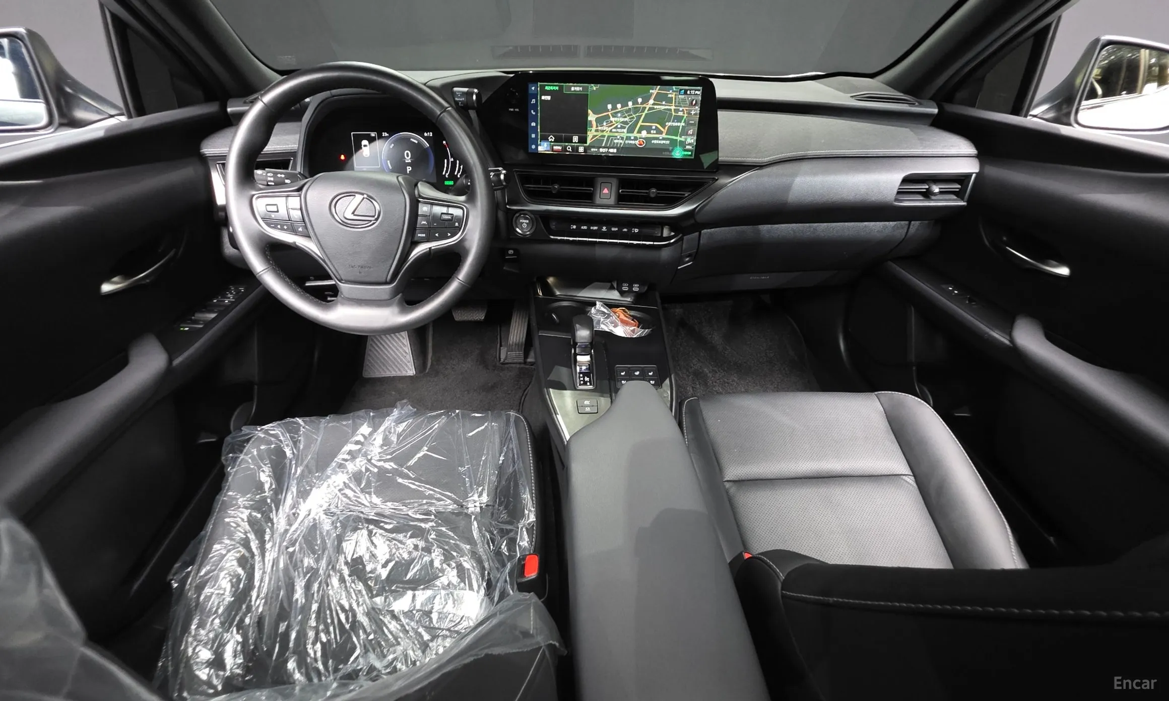 Lexus UX300h превью 7