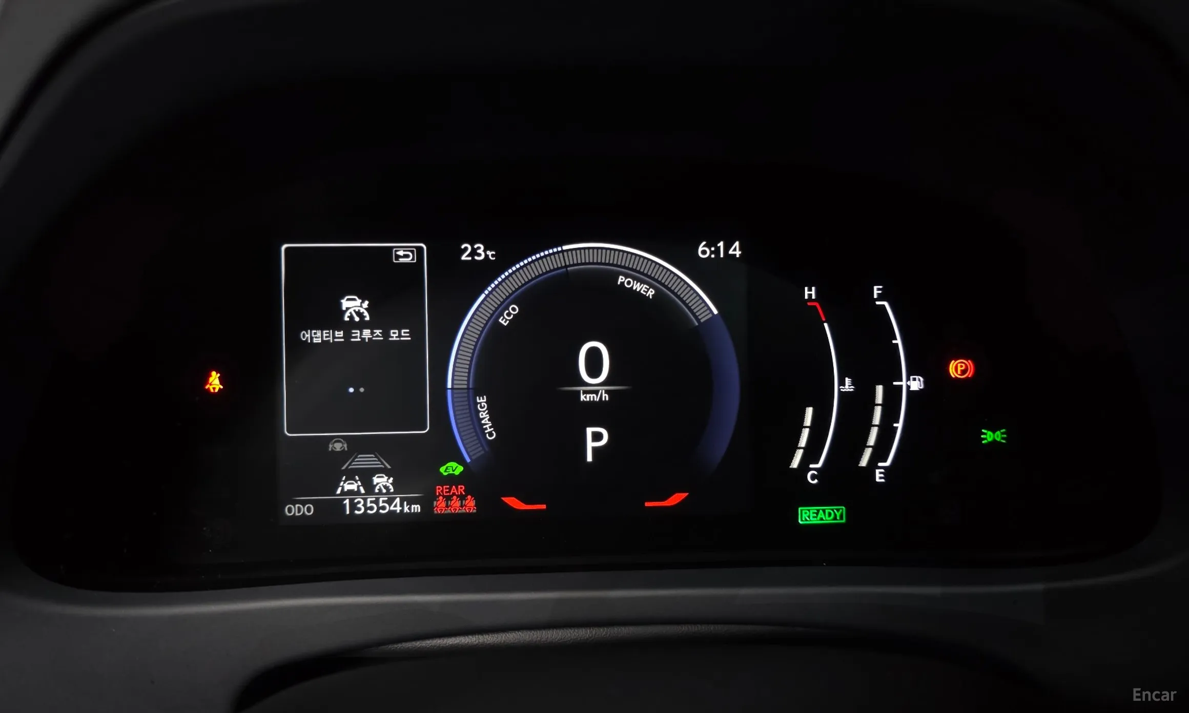 Lexus UX300h превью 8