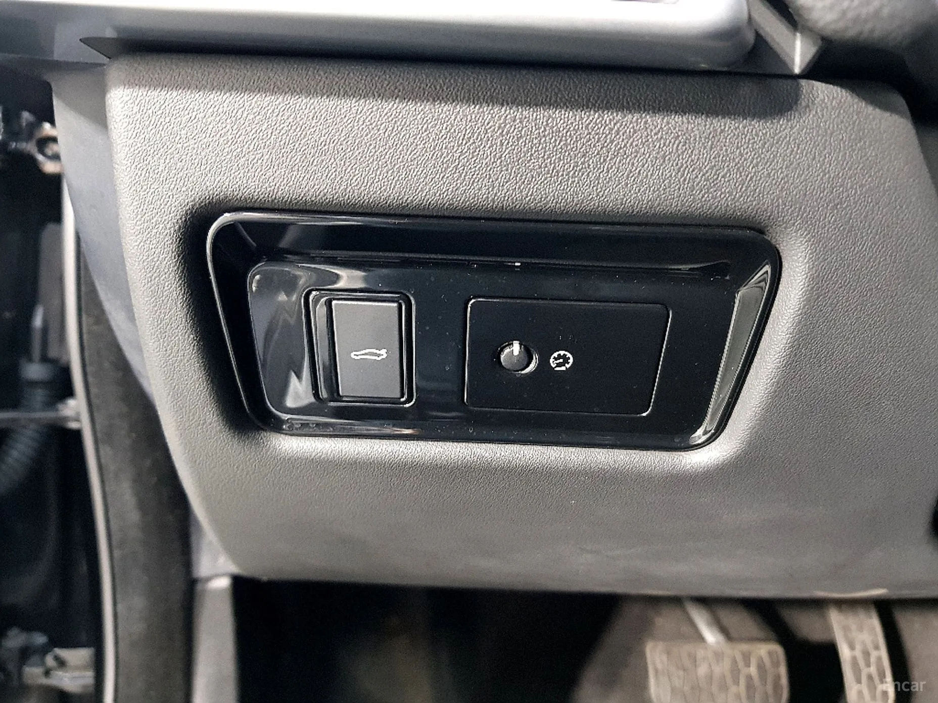 Jaguar XE превью 11
