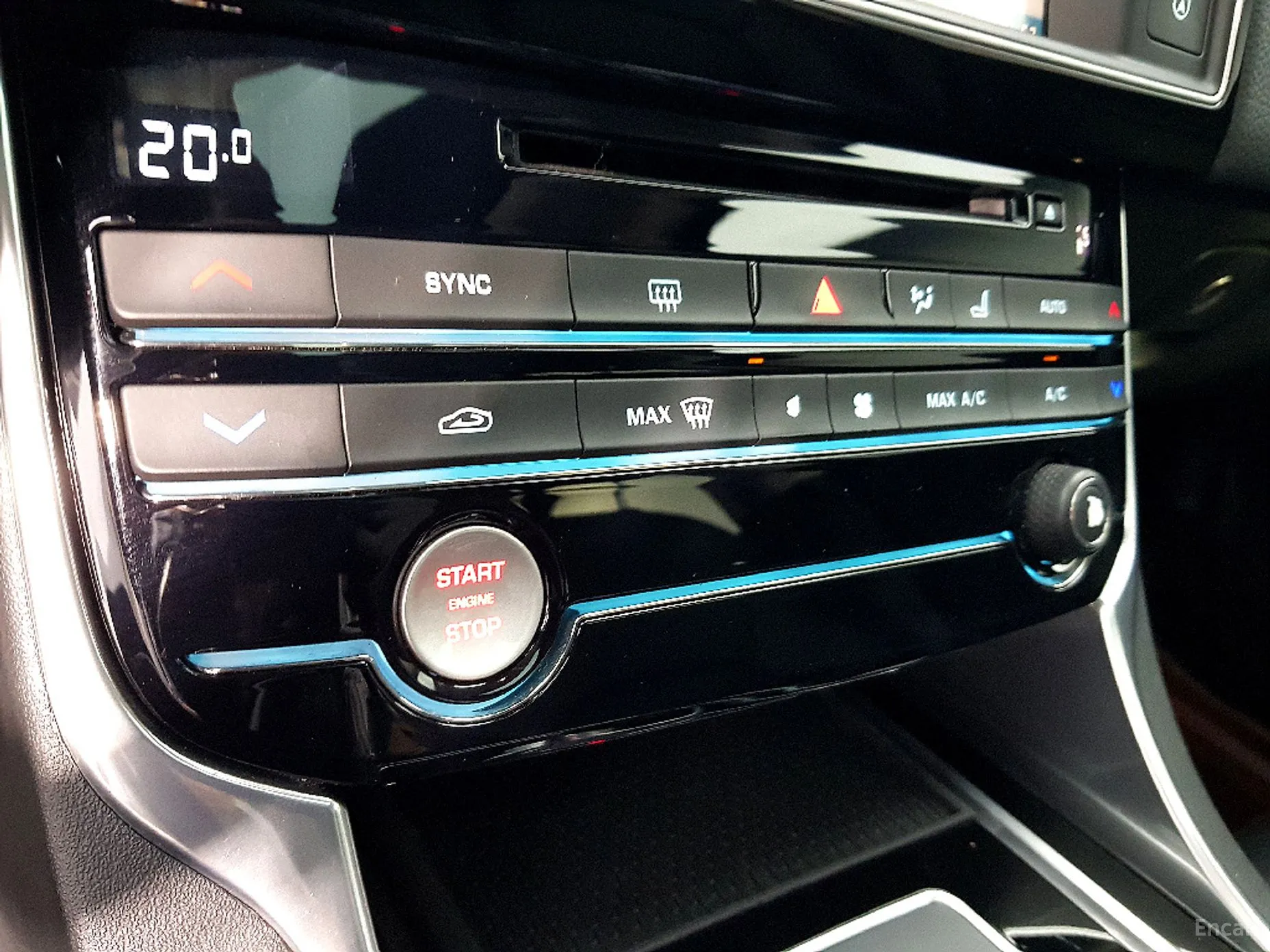 Jaguar XE превью 14