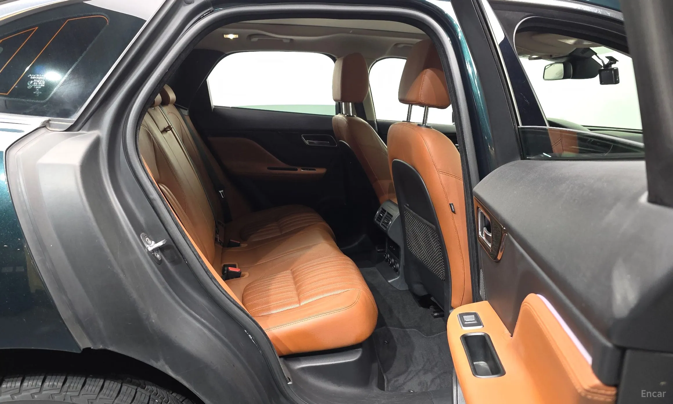 Jaguar F-PACE превью 12