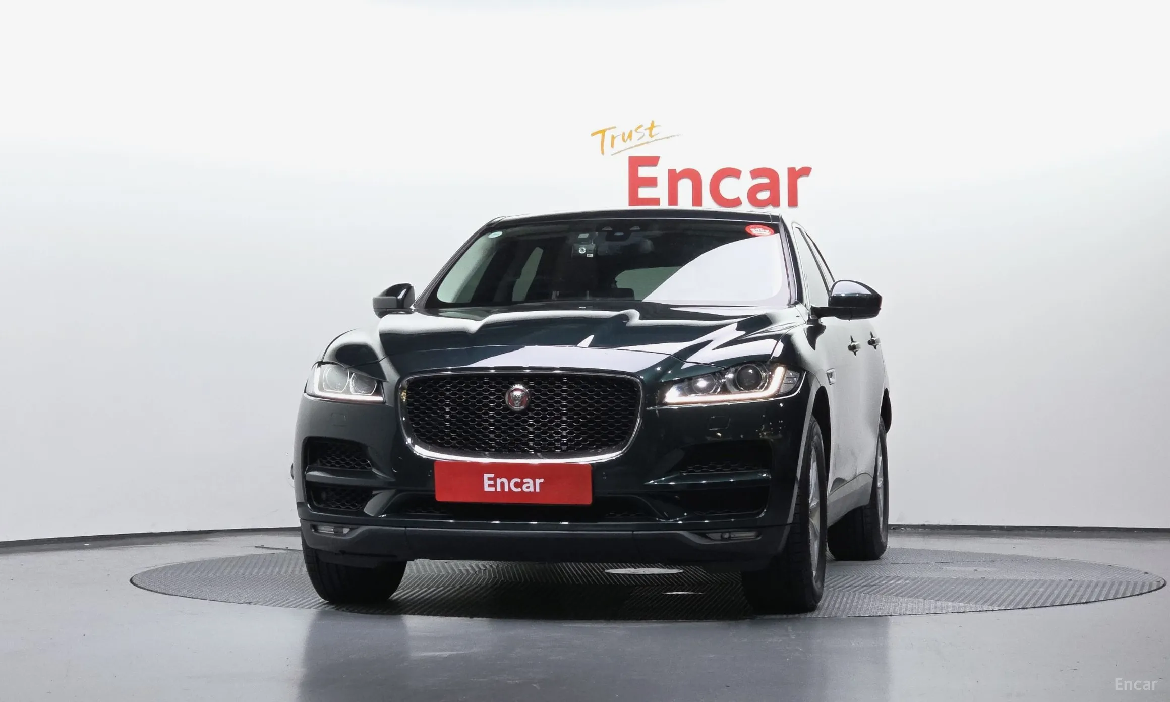 Jaguar F-PACE превью 3