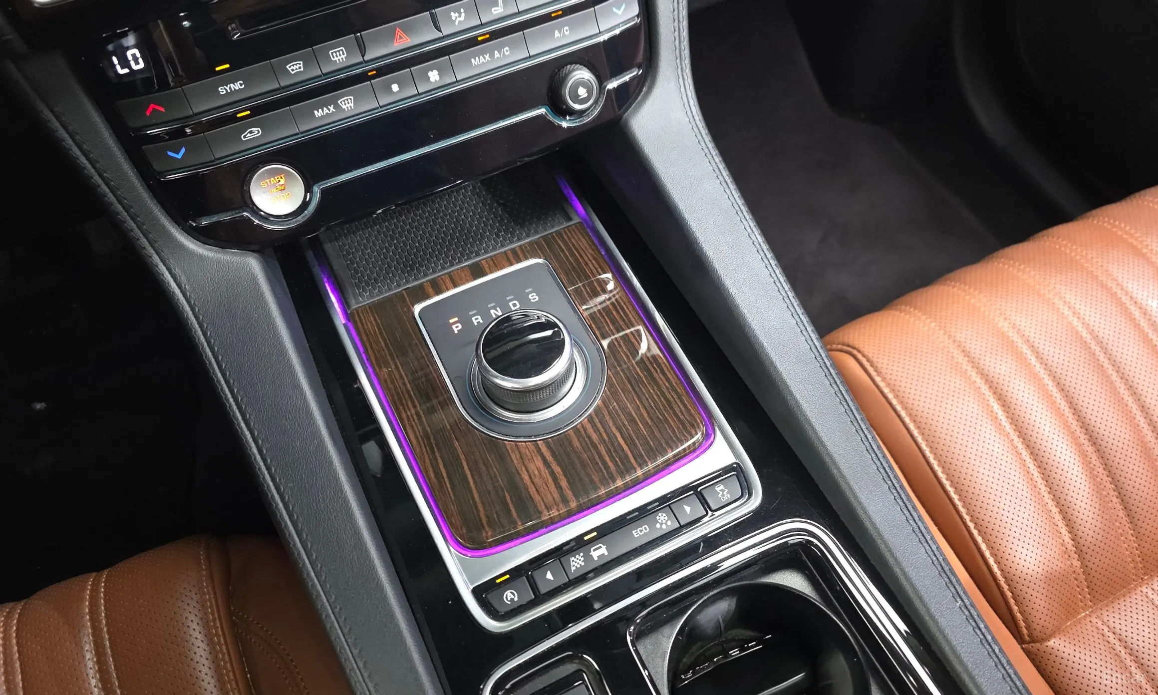 Jaguar F-PACE превью 9