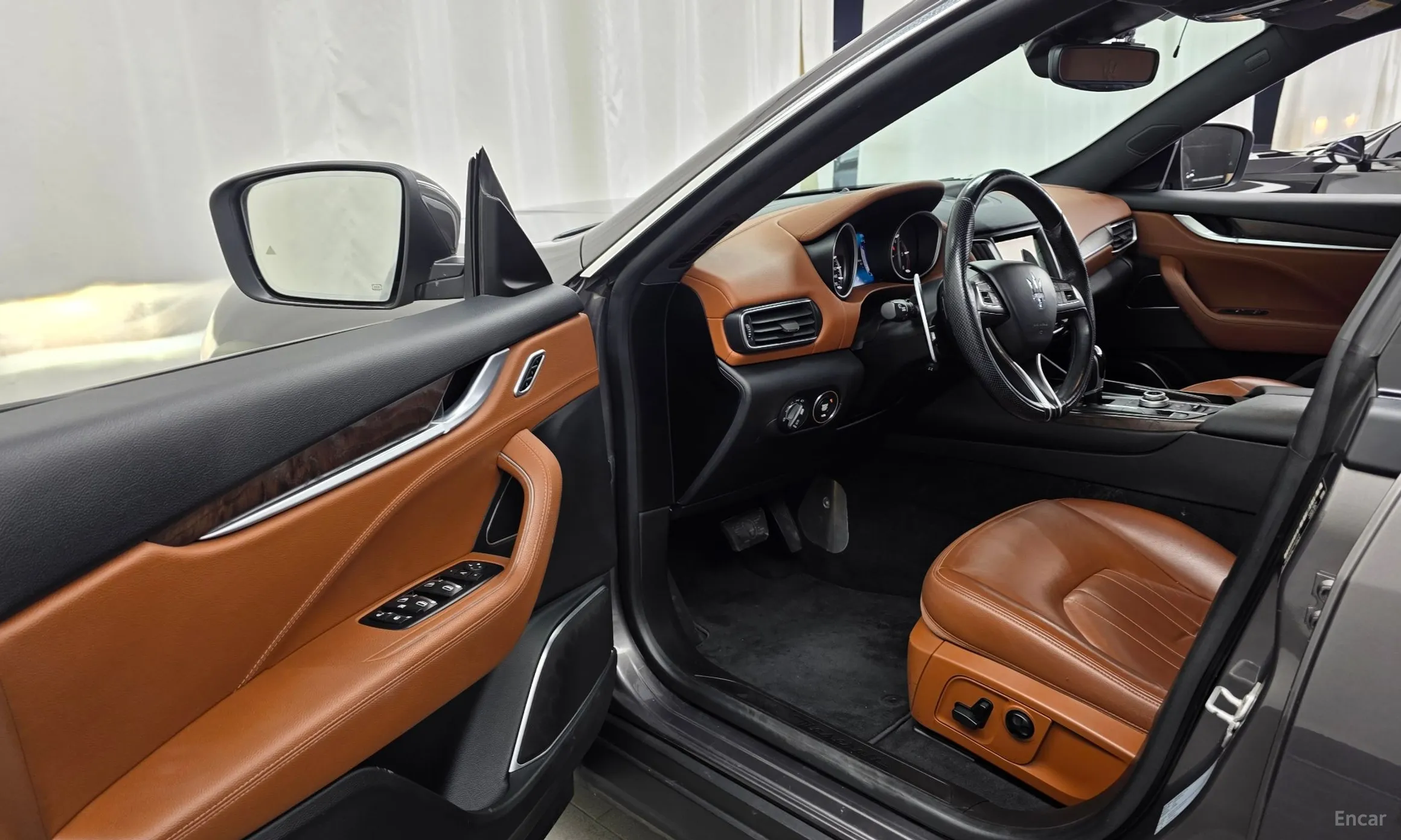 Maserati Levante превью 10