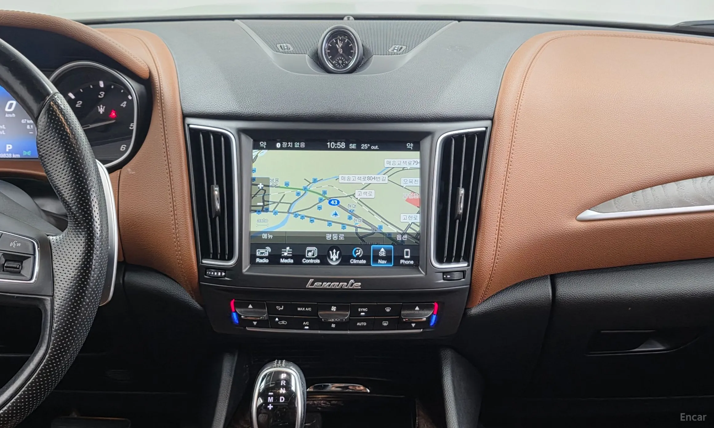 Maserati Levante превью 14