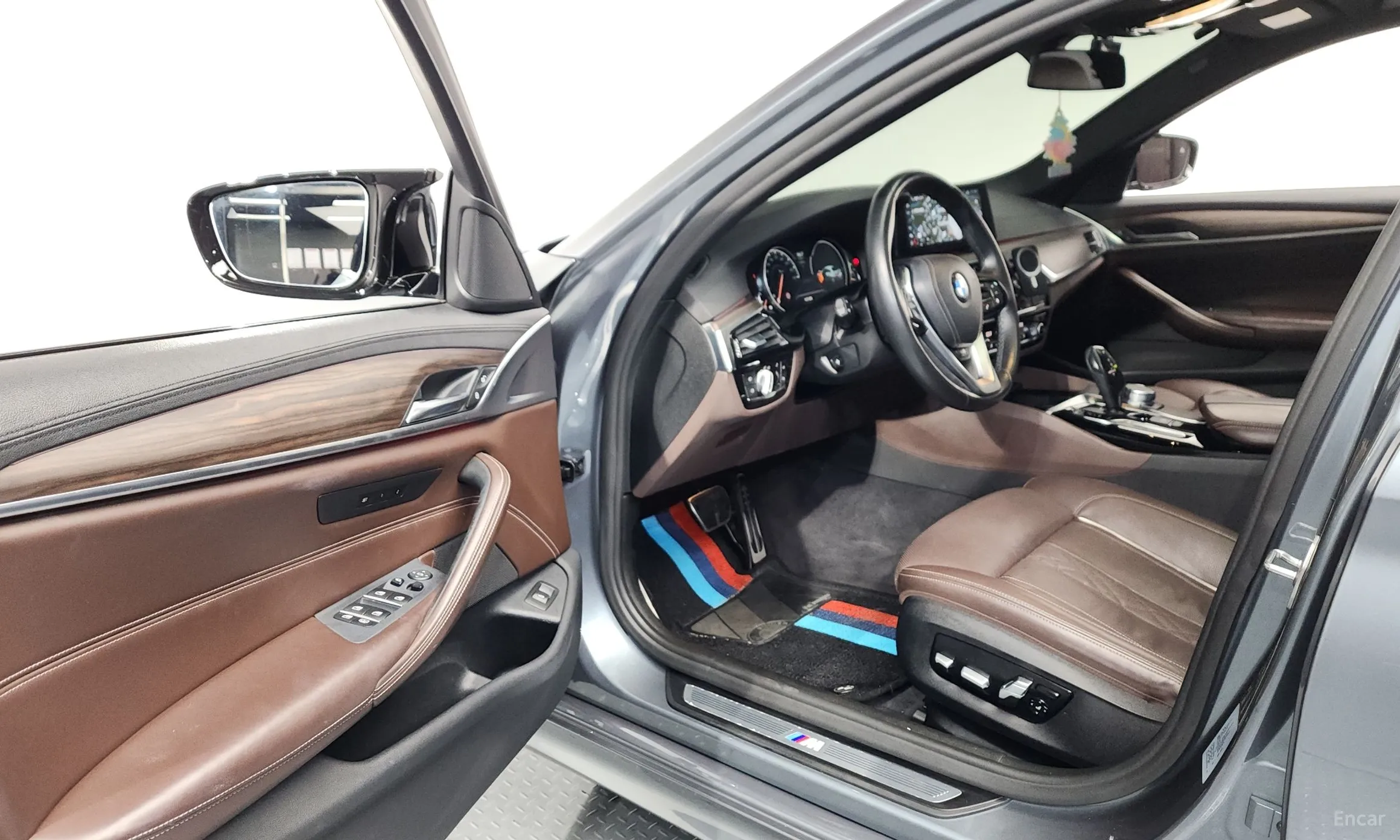 BMW 5 Series (G30) превью 10
