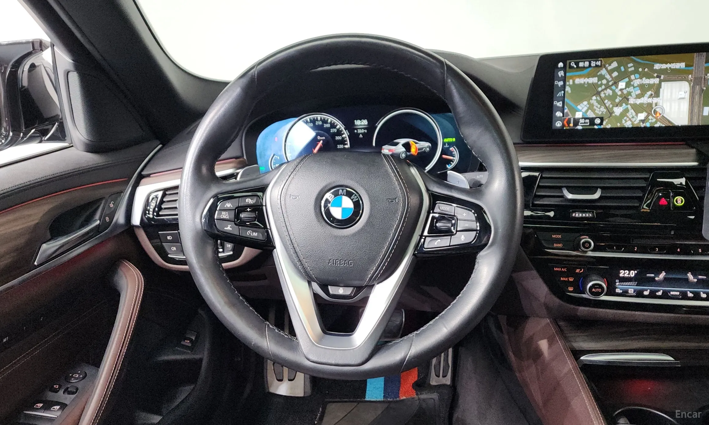 BMW 5 Series (G30) превью 13