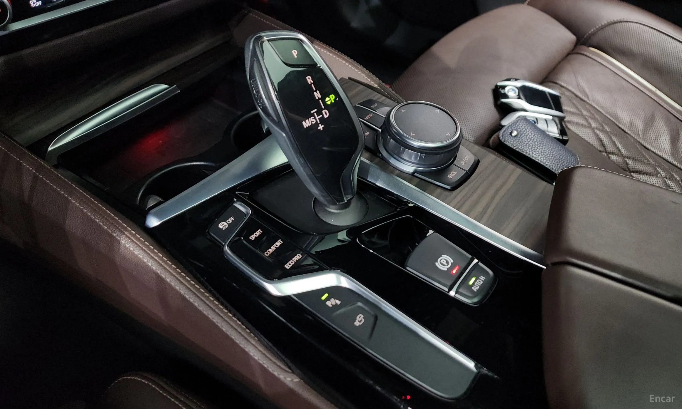 BMW 5 Series (G30) превью 9