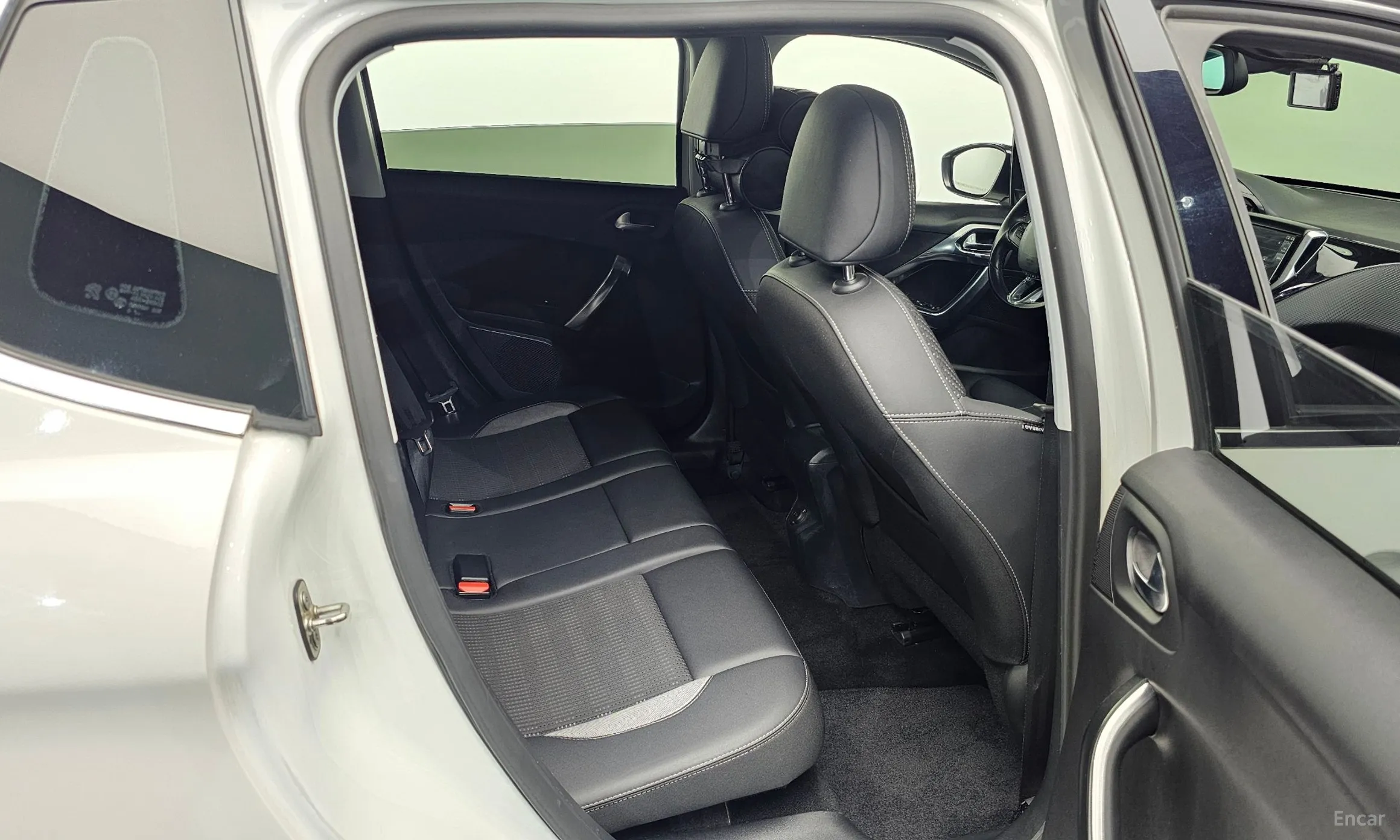 Peugeot 2008. превью 12
