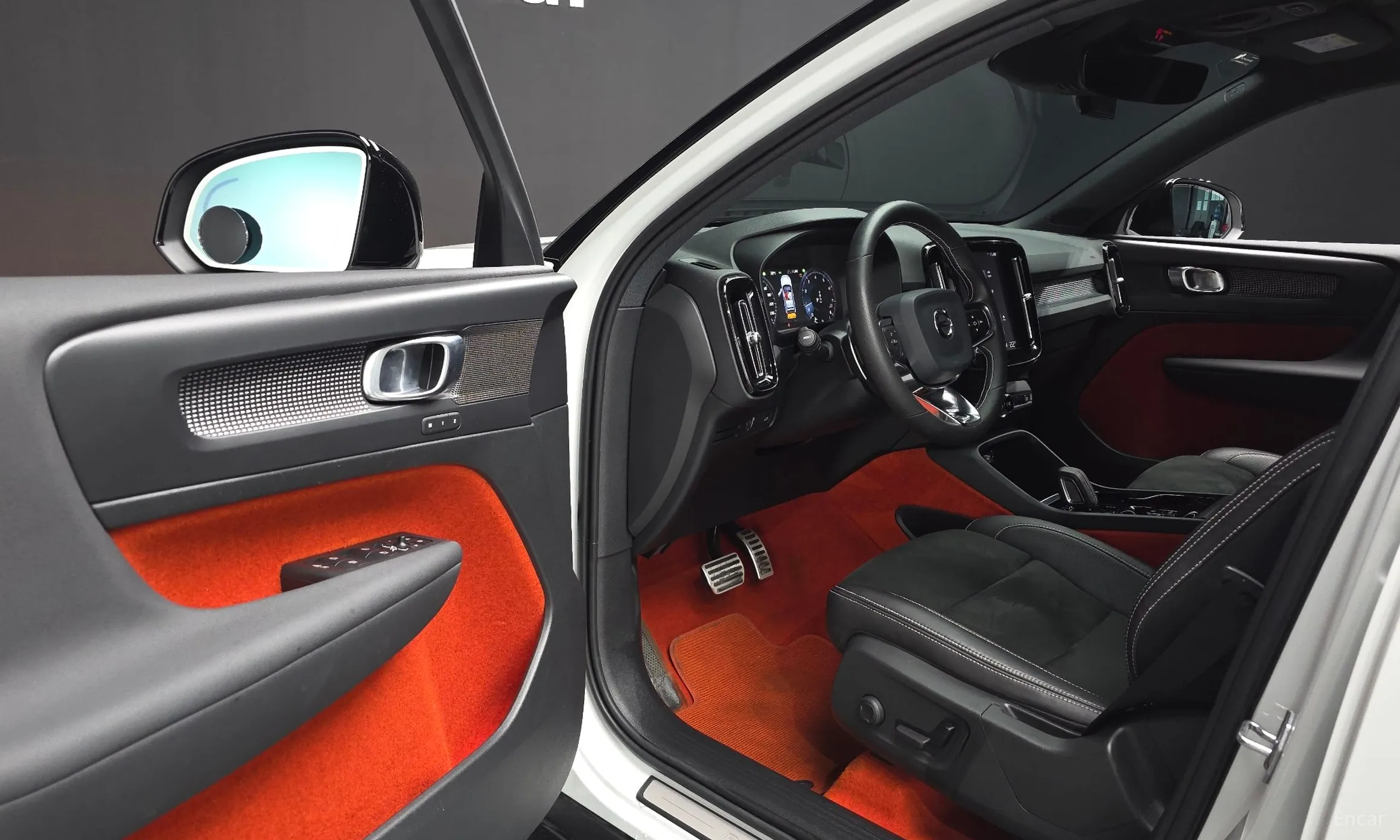 Volvo XC40 превью 10