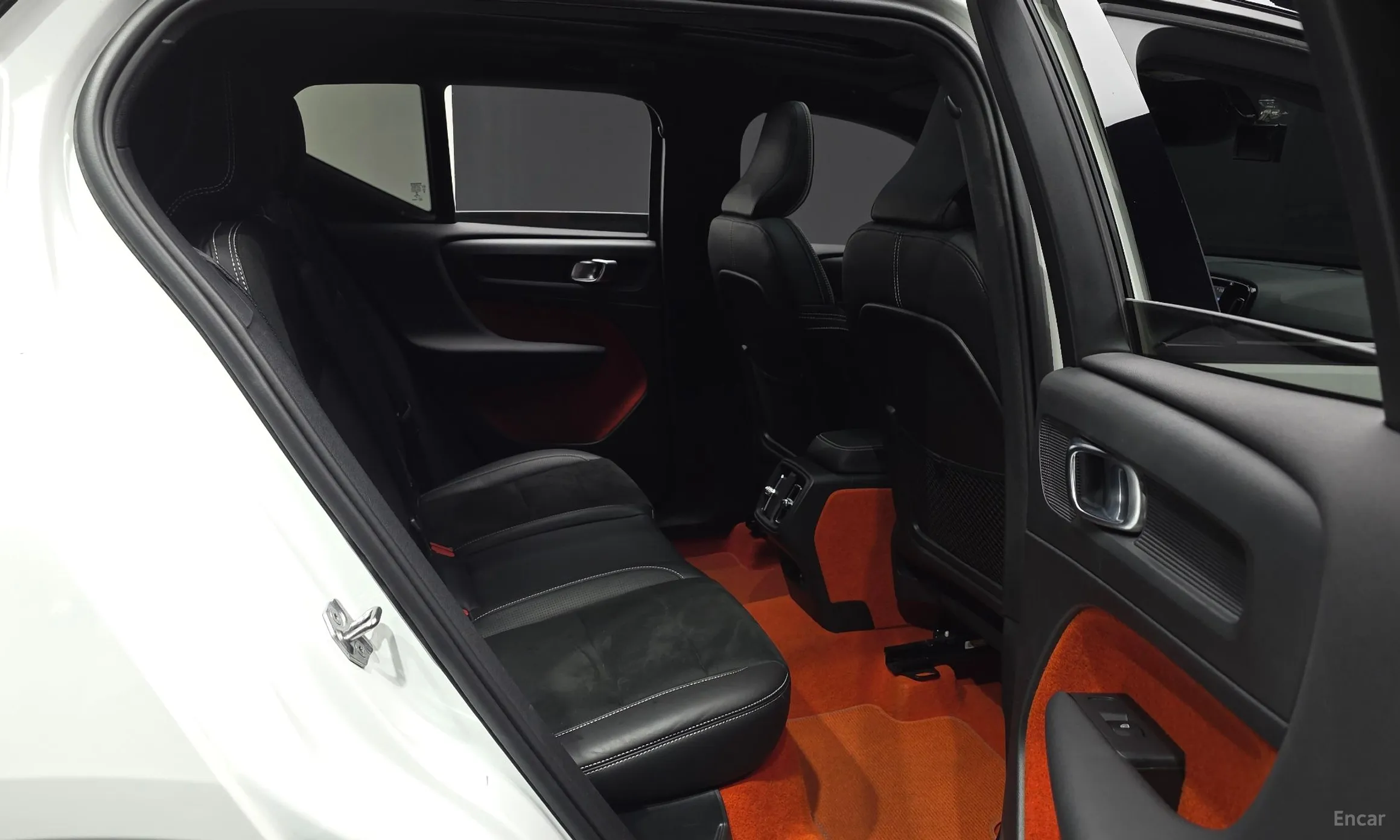 Volvo XC40 превью 11