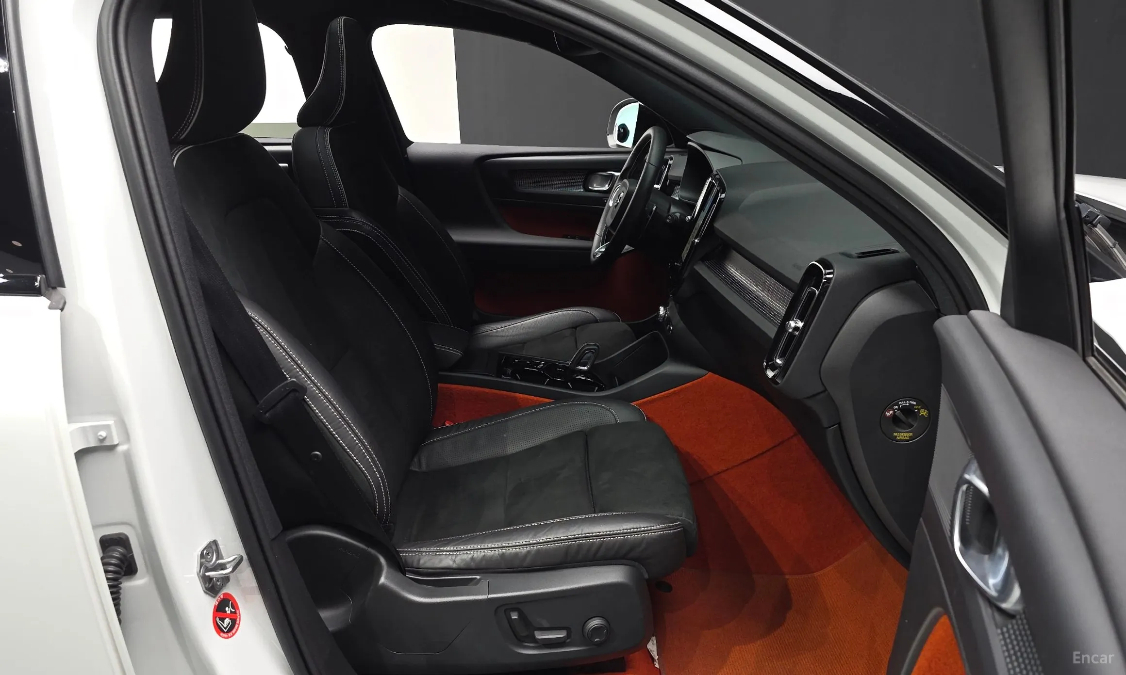 Volvo XC40 превью 12