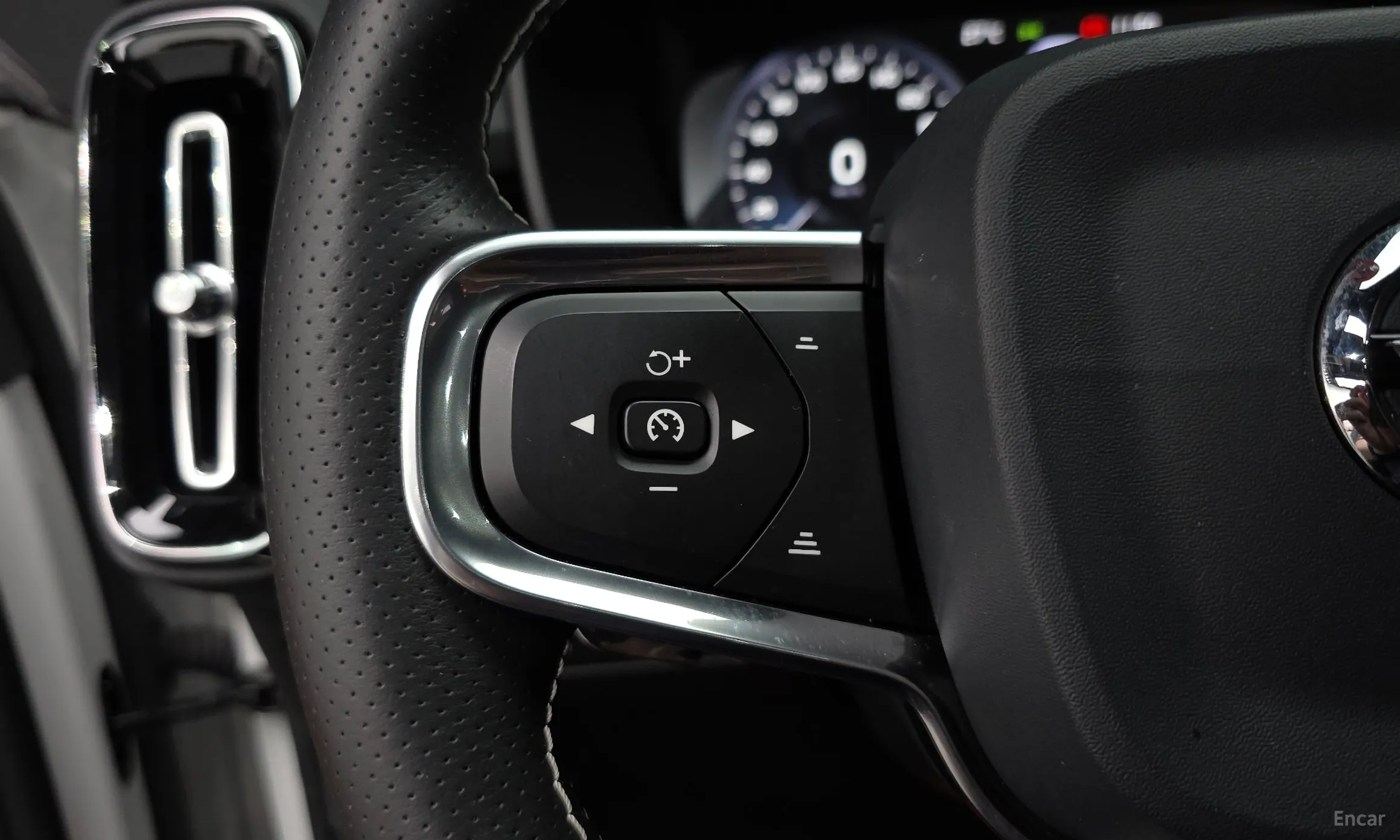 Volvo XC40 превью 19