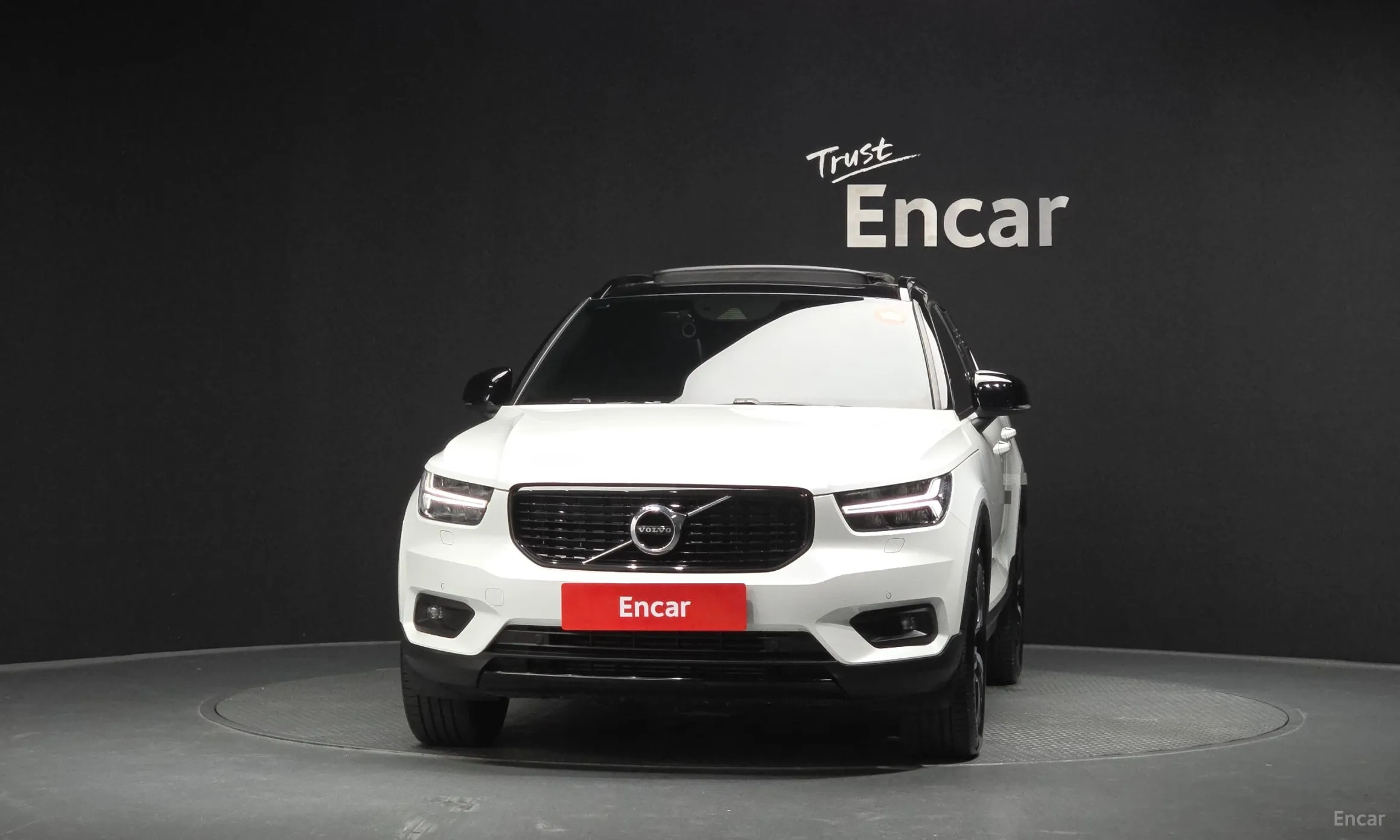 Volvo XC40 превью 3
