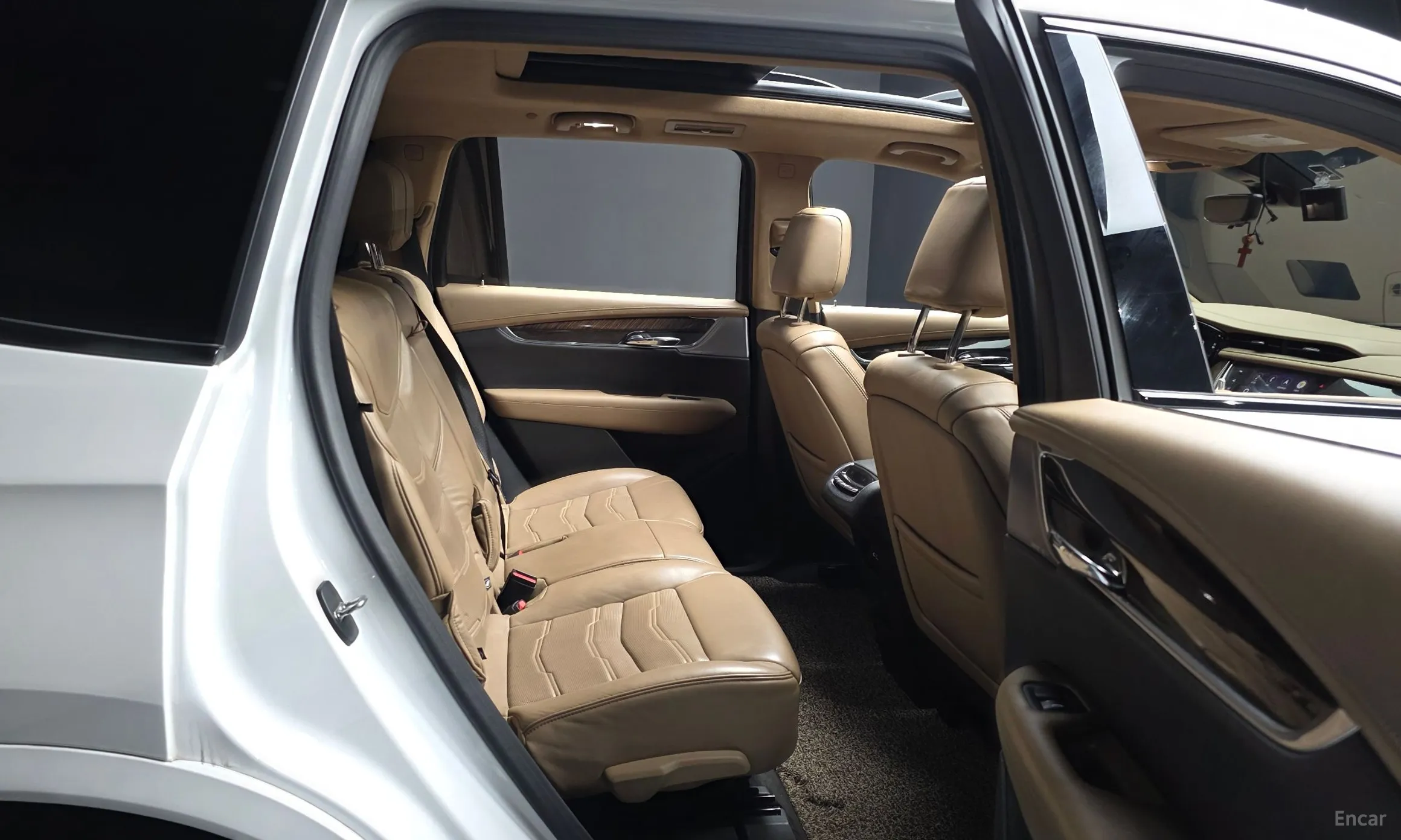 Cadillac XT6 превью 12