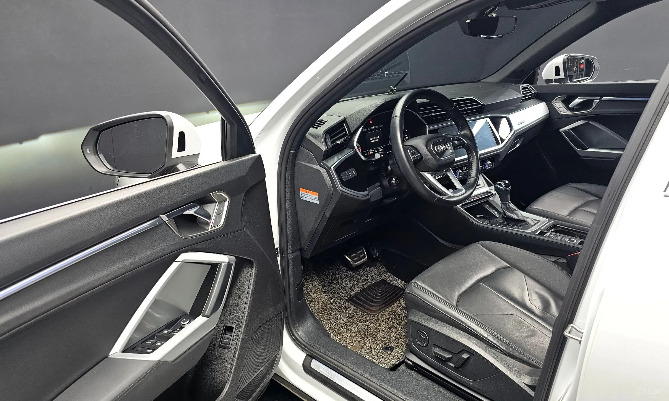 Audi Q3 (F3) превью 10