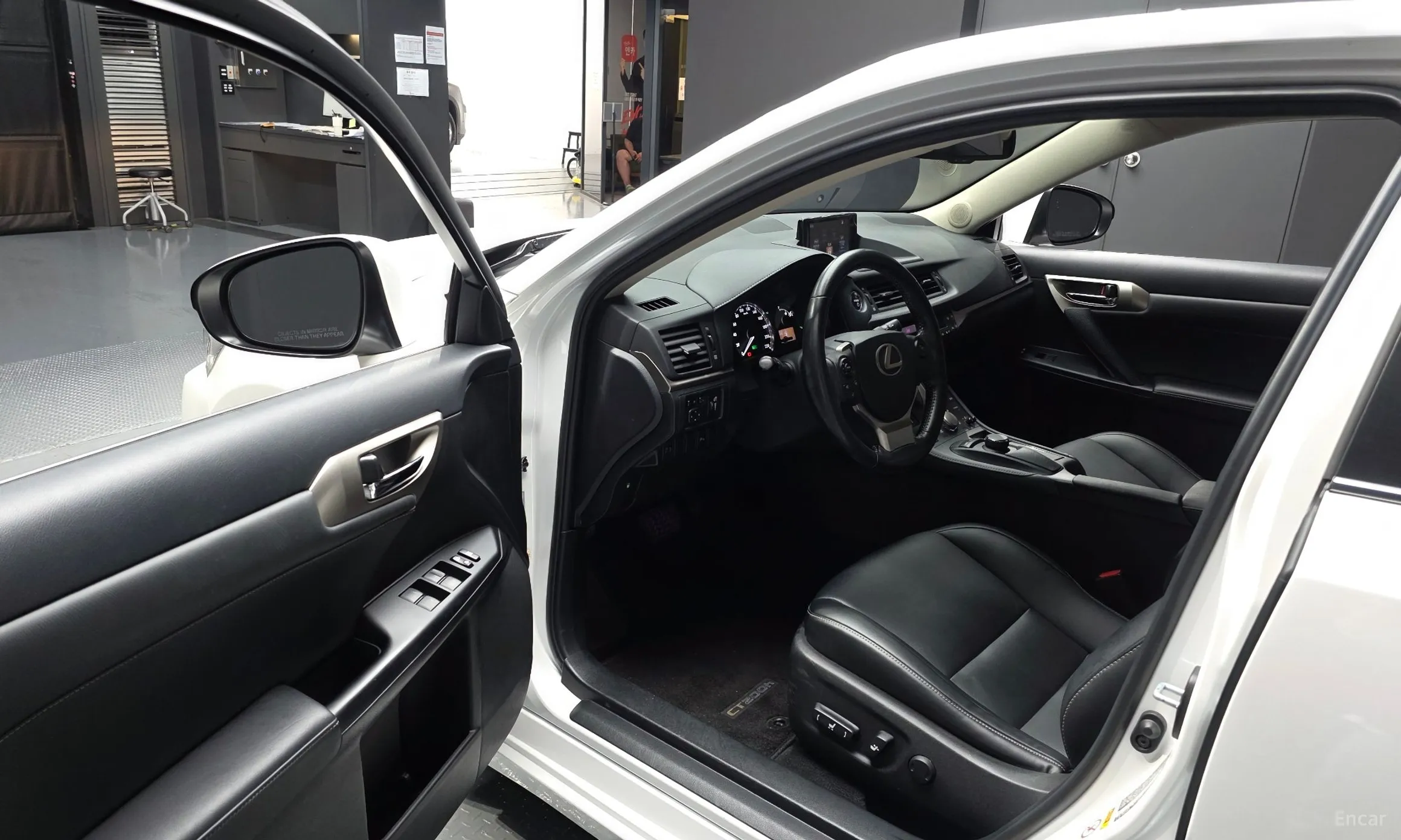 Lexus CT200h превью 10