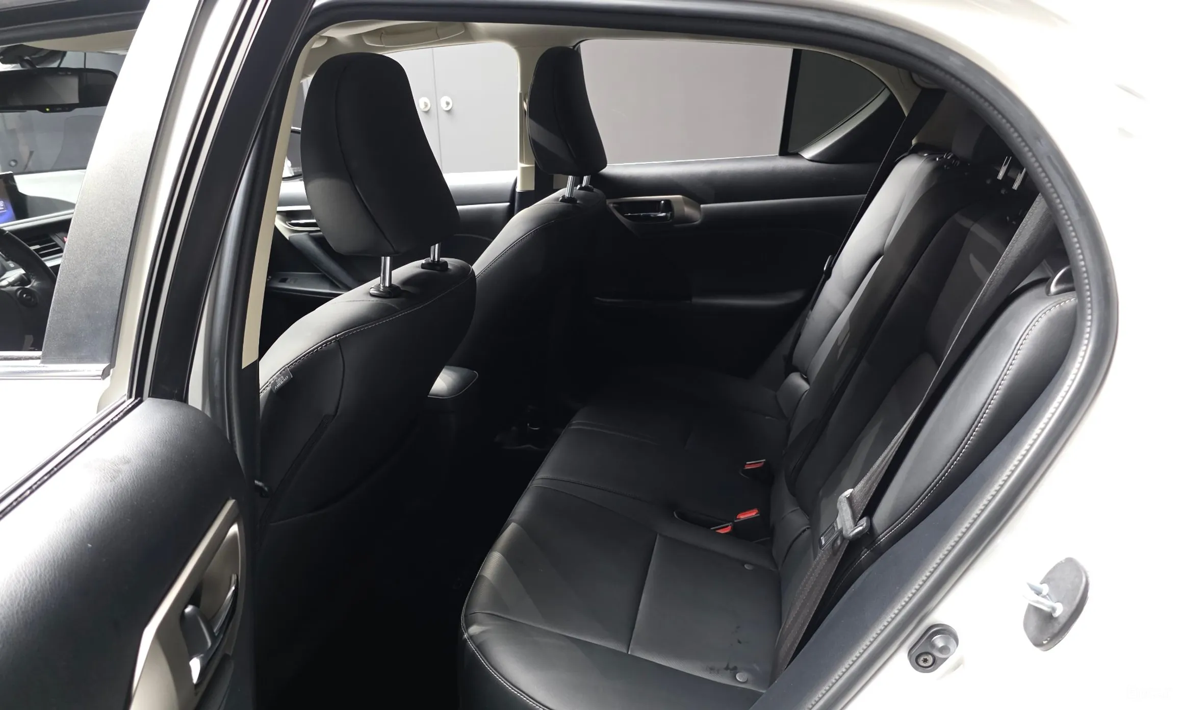 Lexus CT200h превью 11