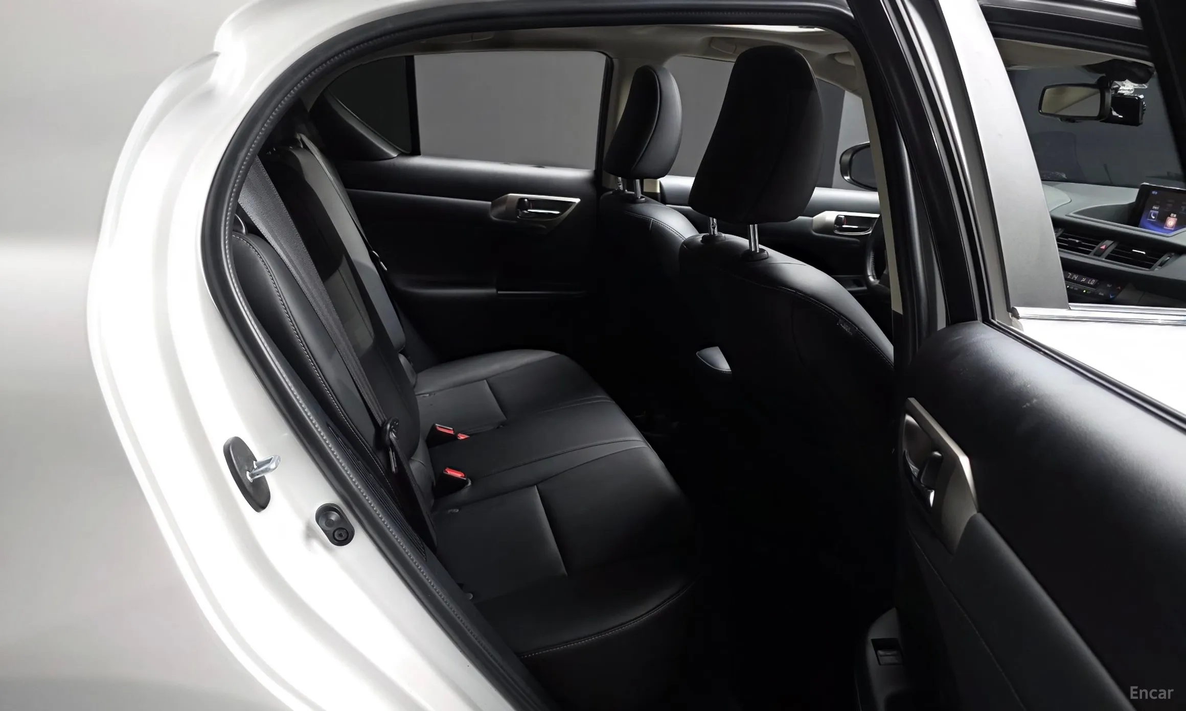 Lexus CT200h превью 12