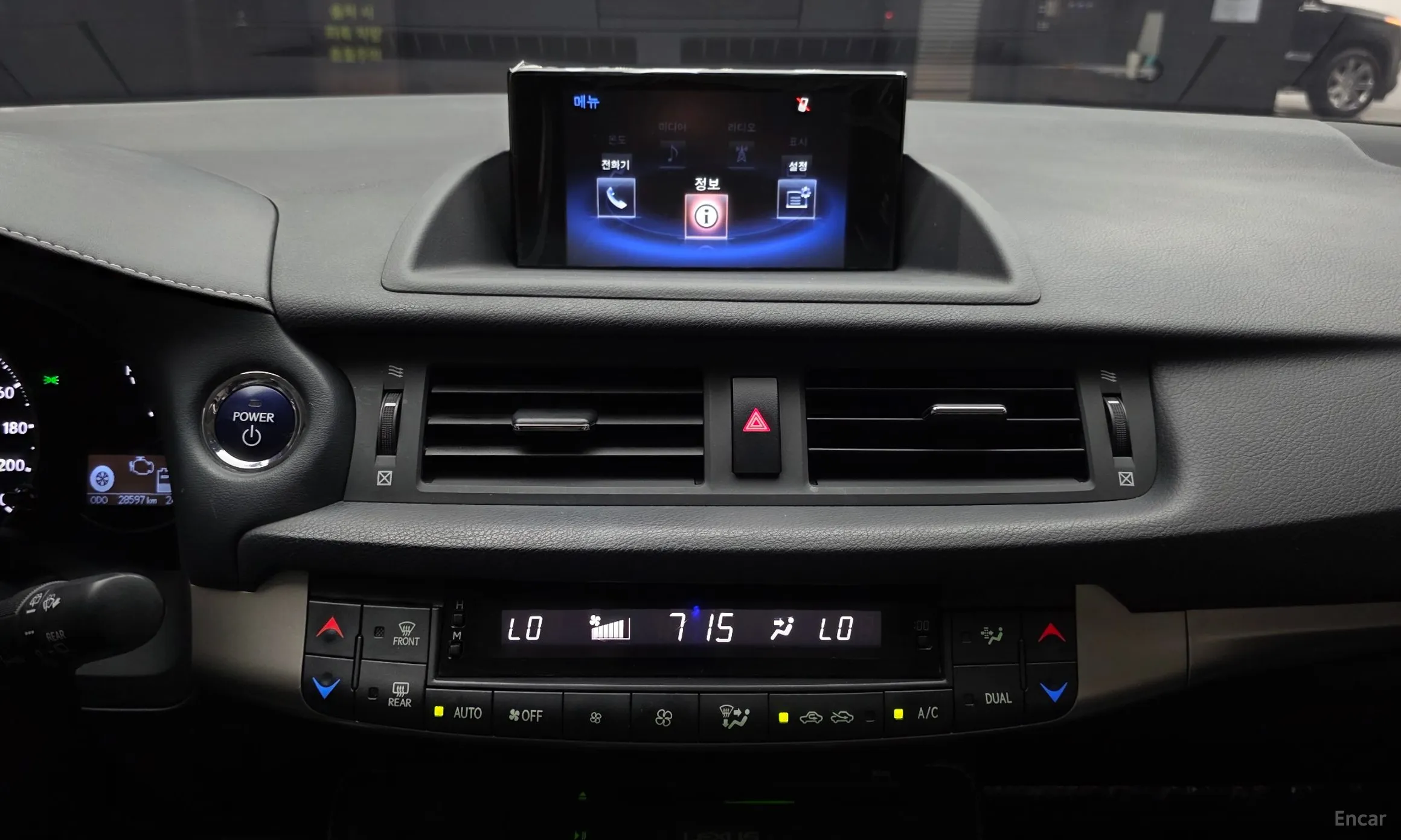 Lexus CT200h превью 14