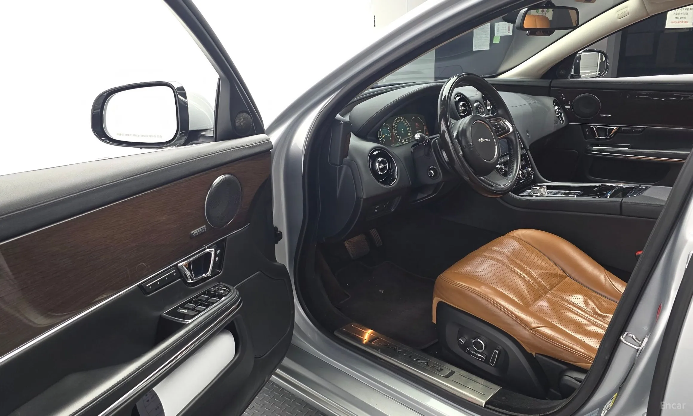 Jaguar All New XJ превью 10