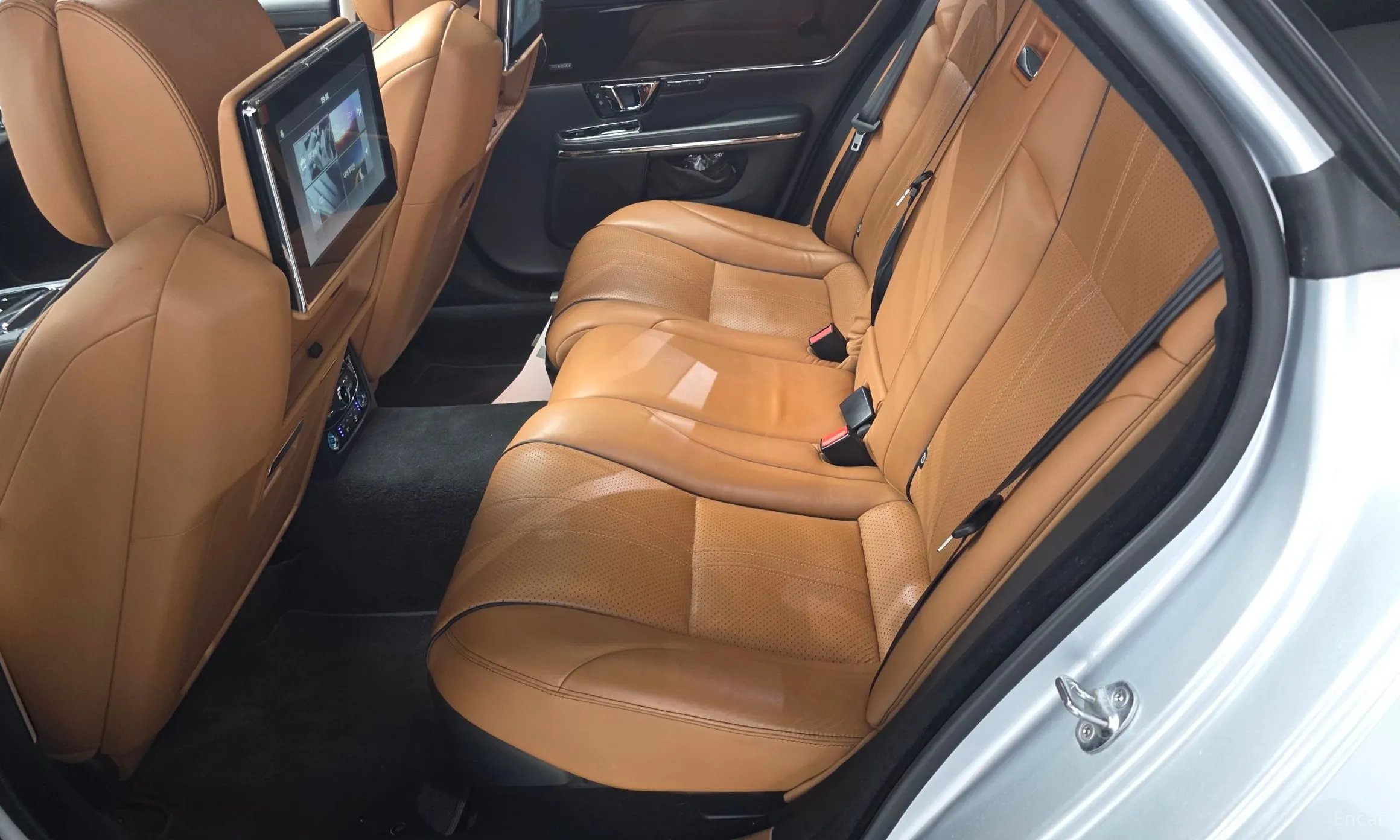 Jaguar All New XJ превью 12