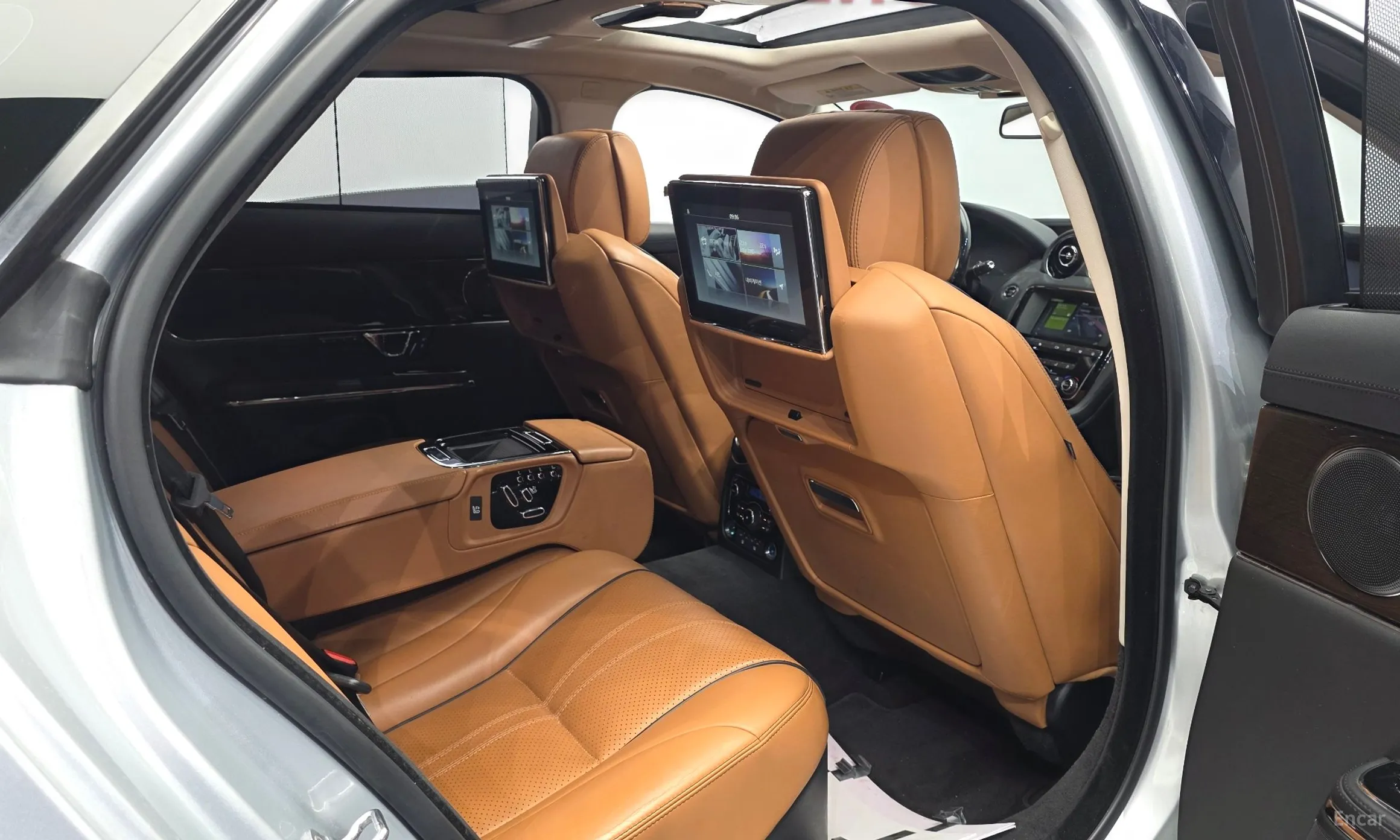 Jaguar All New XJ превью 13