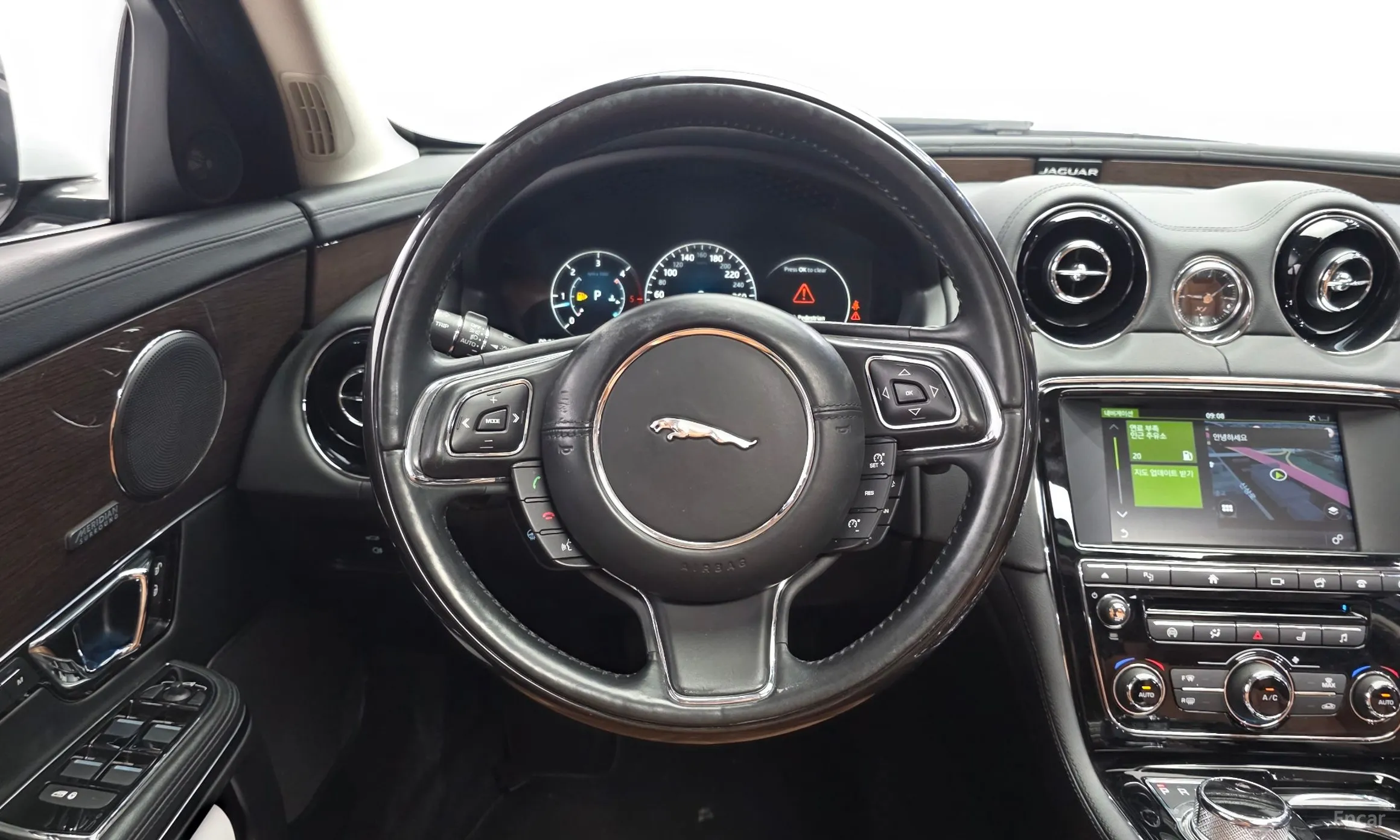Jaguar All New XJ превью 14