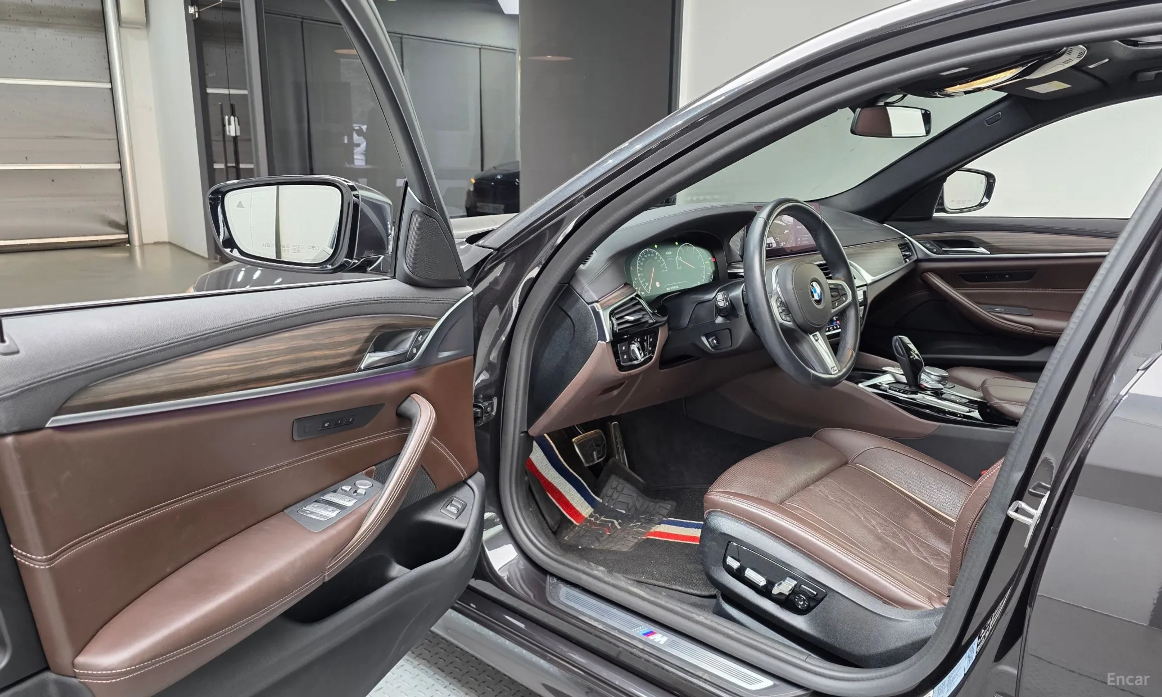 BMW 5 Series (G30) превью 10