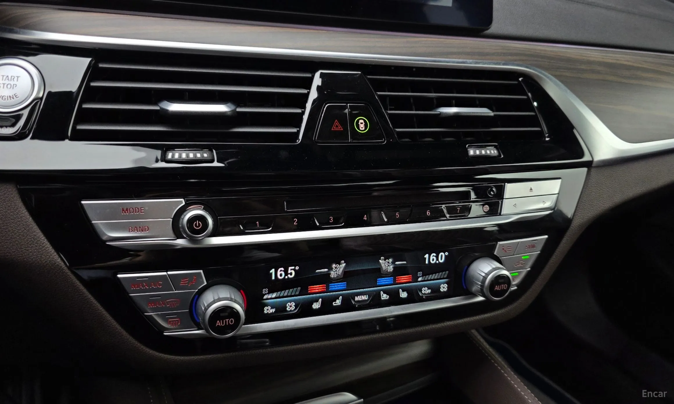 BMW 5 Series (G30) превью 17
