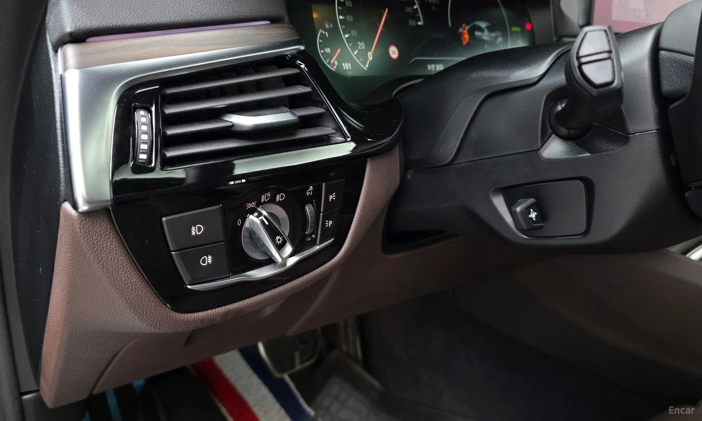 BMW 5 Series (G30) превью 20